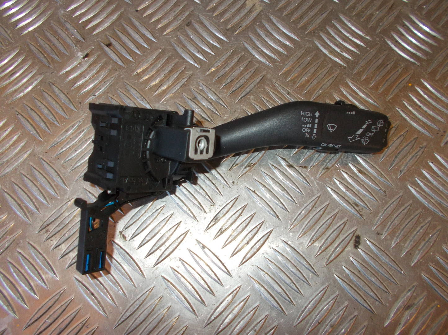 Skoda Octavia Kontakt Visker Med OEM Nr. 1K0953519J Fra Skoda Ophugger