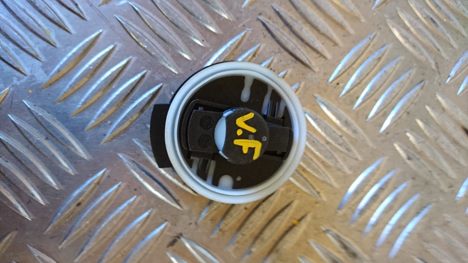 VW Tiguan Højttaler Med OEM Nr. 5Q0959354 Fra VW Ophugger