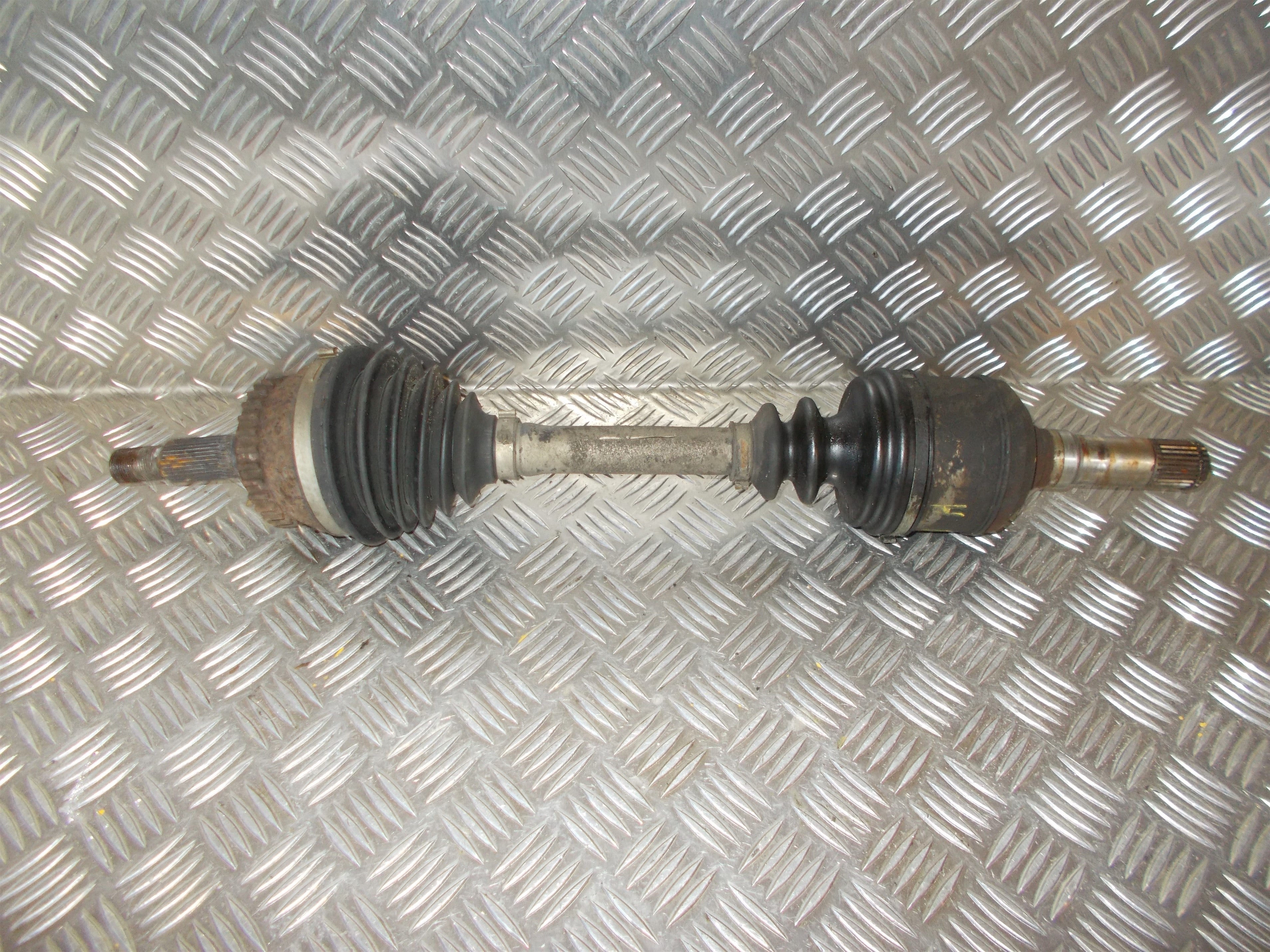 Saab 9-5 Trækaksel For H Med OEM Nr. Ophugger Fra Saab Ophugger