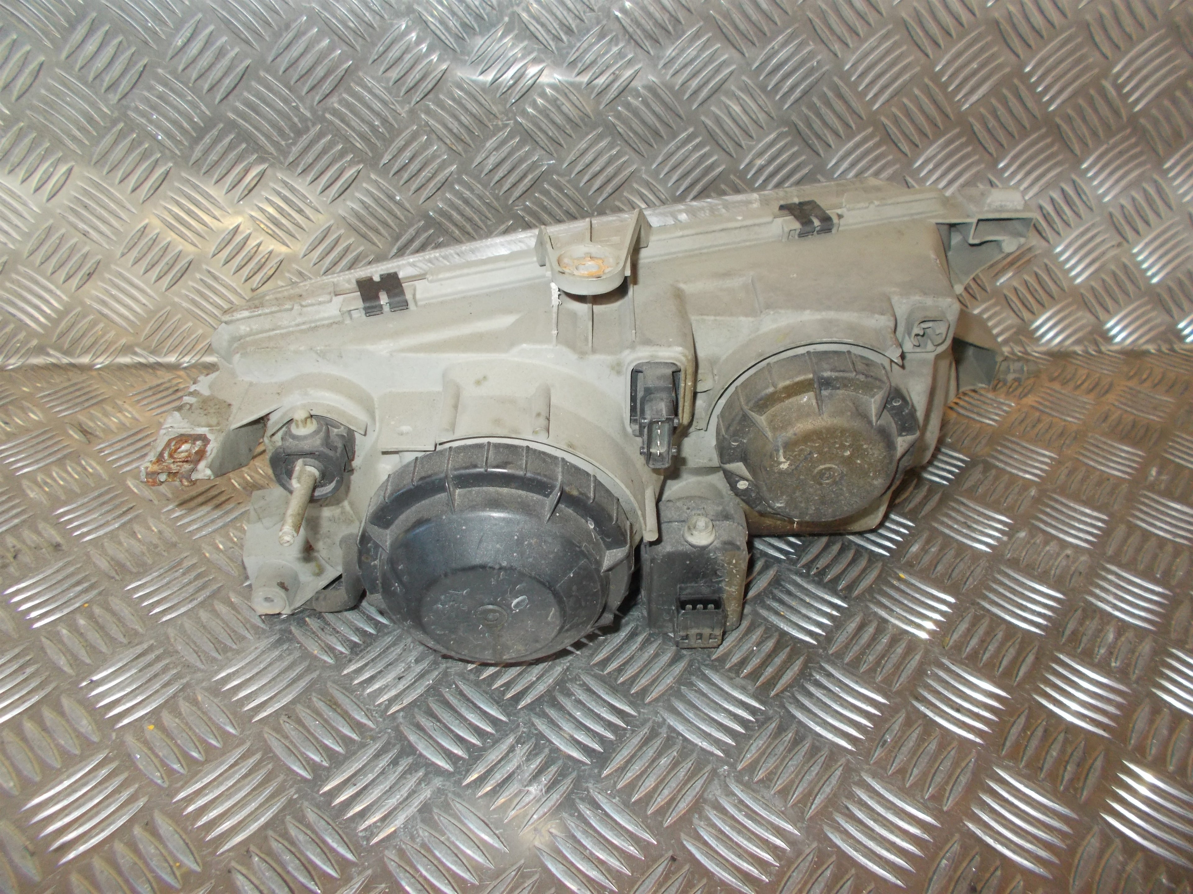 Saab 9-5 Forlygte Med OEM Nr. Ophugger Fra Saab Ophugger