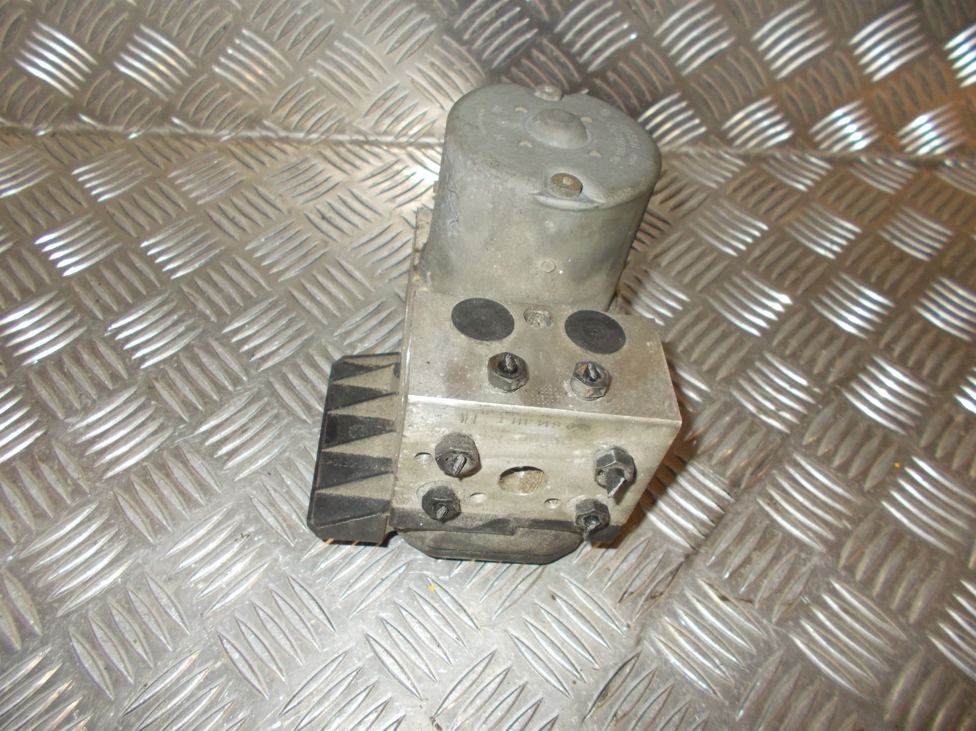 VW Passat 3B Abs Pumpe Med OEM Nr. 8E0614111T Fra VW Ophugger