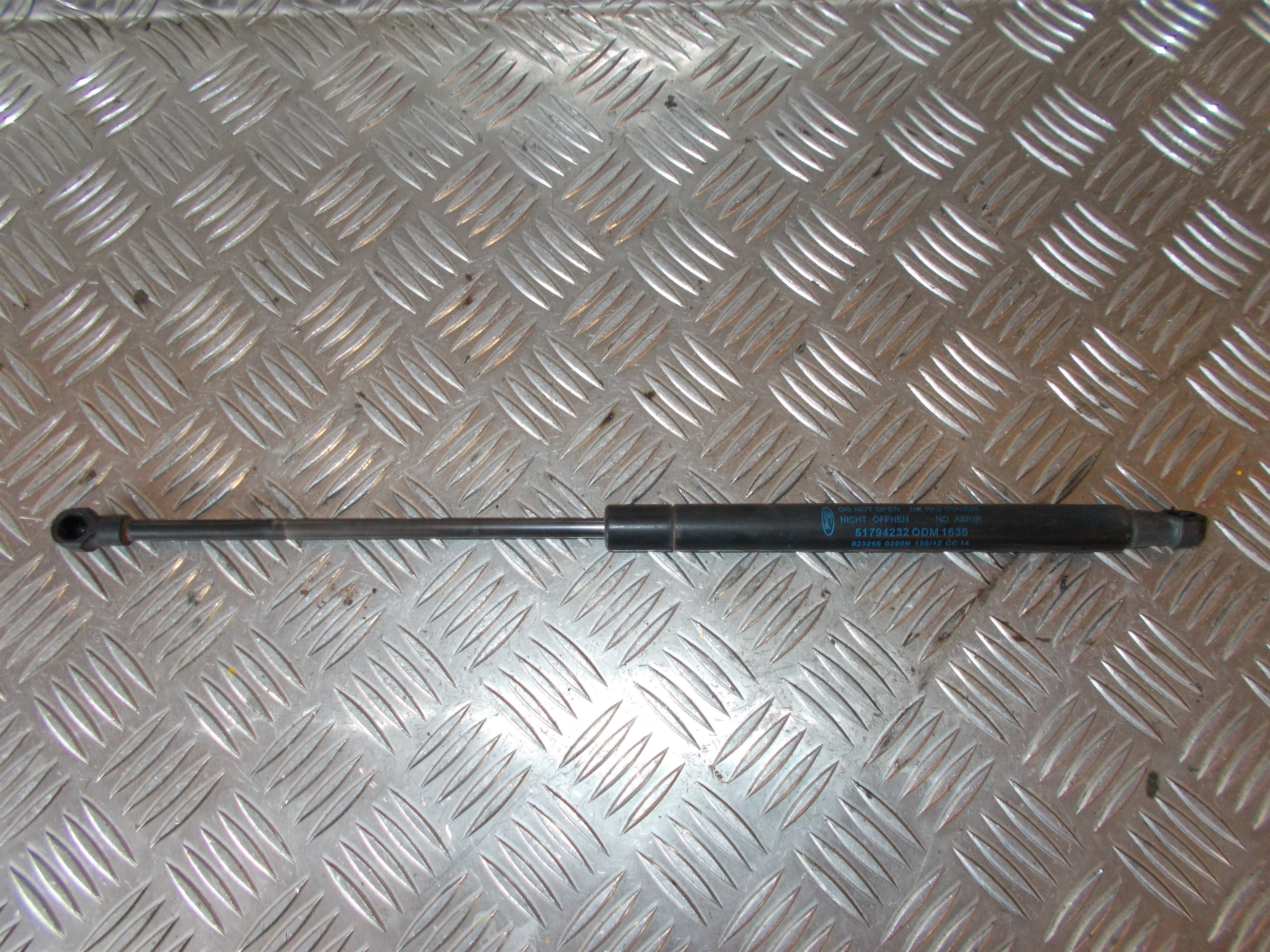Ford Ka Bagklapsdæmper Med OEM Nr. 51794232 Fra Ford Ophugger