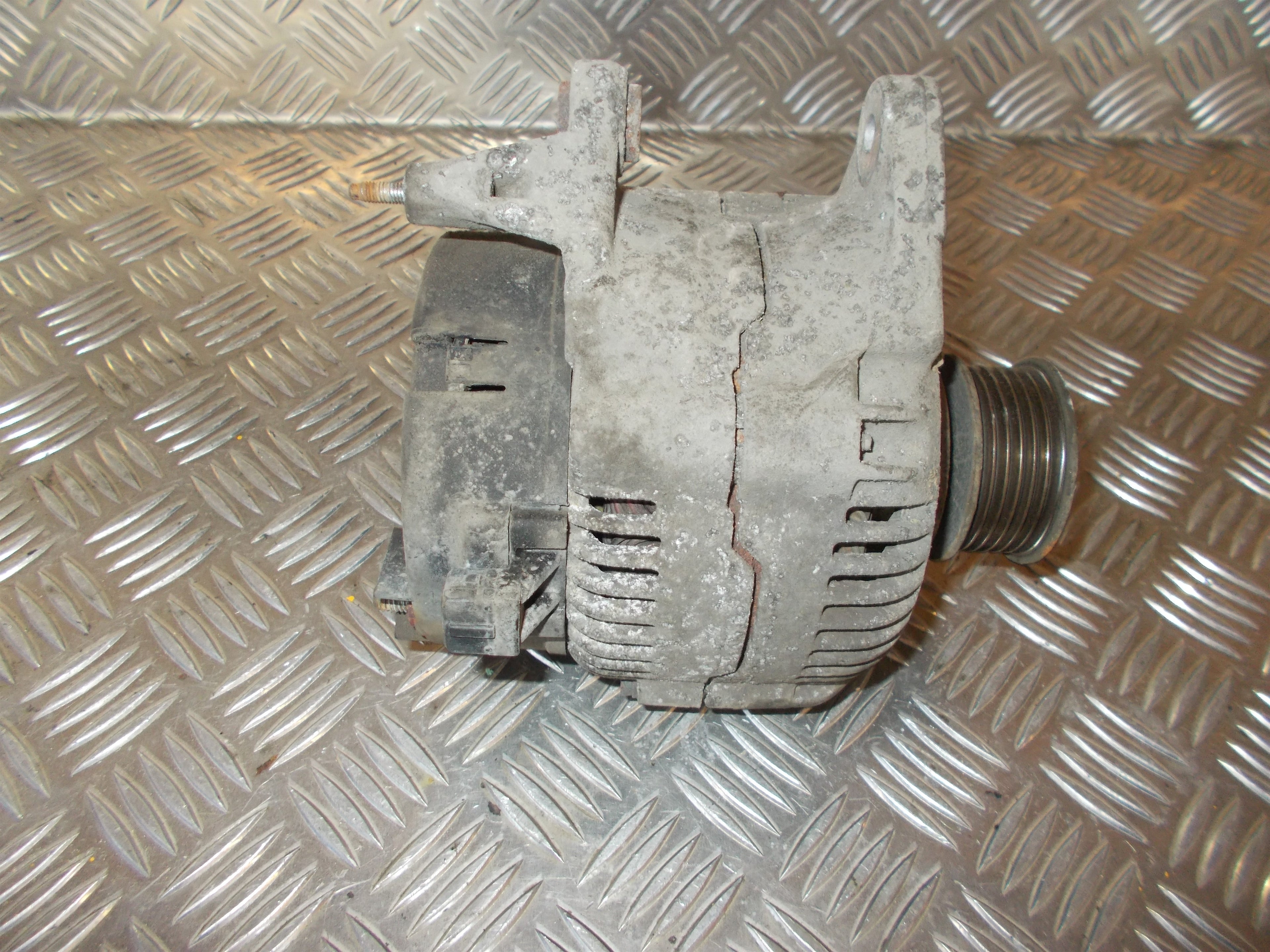 Skoda Octavia Generator Med OEM Nr. 037903025C Fra Skoda Ophugger