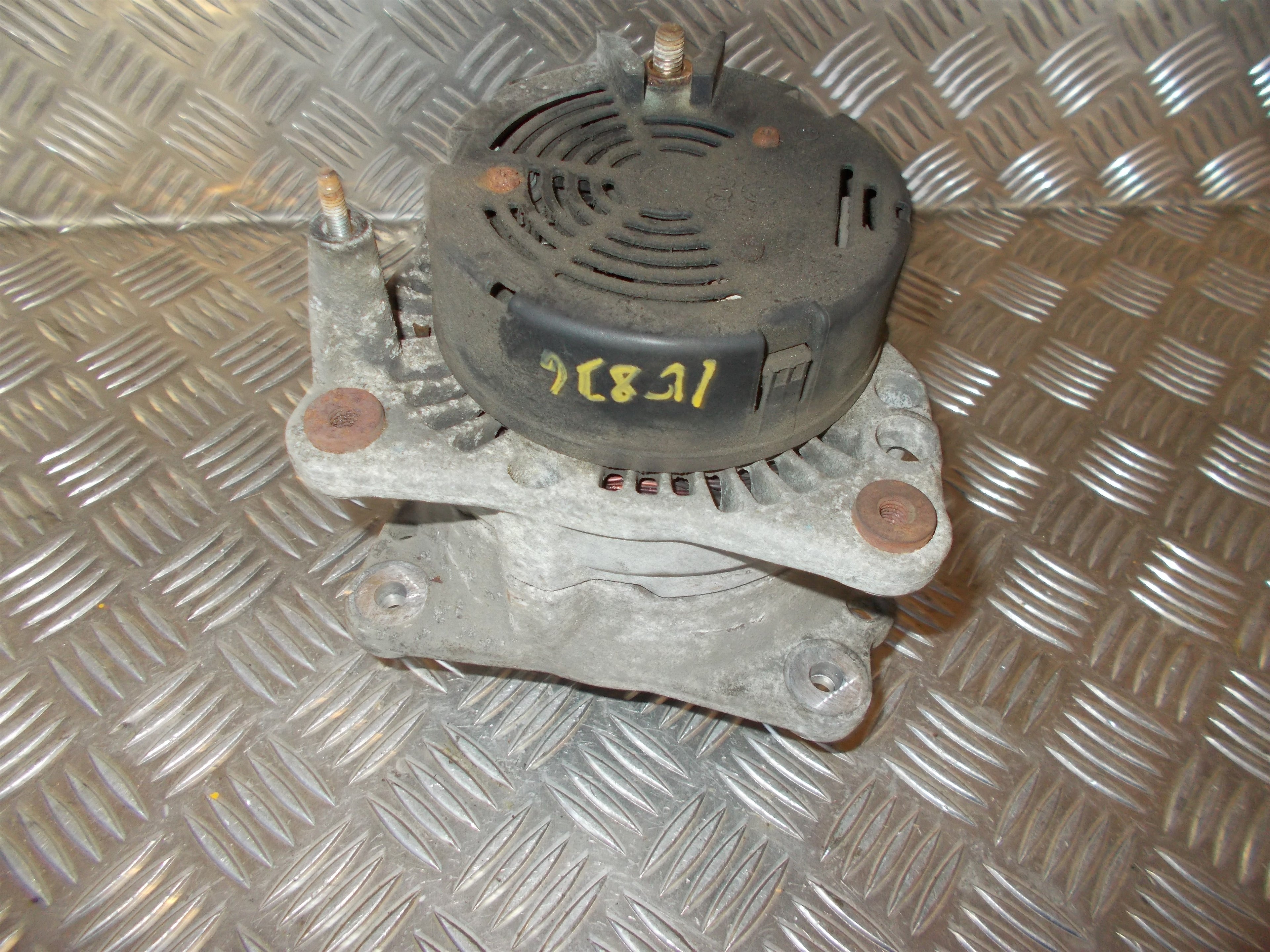 Skoda Octavia Generator Med OEM Nr. 037903025C Fra Skoda Ophugger