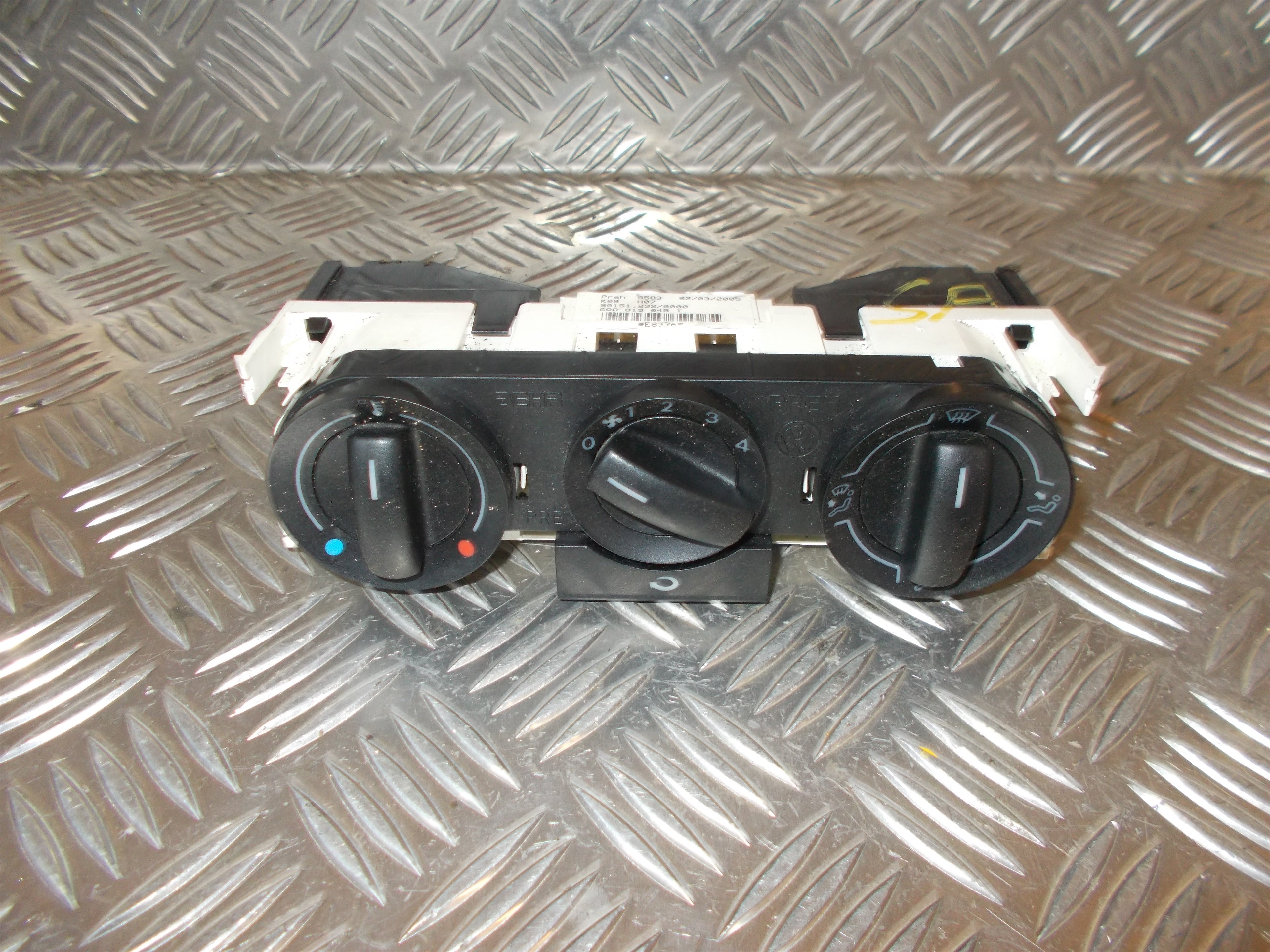 VW Polo 9N Varmeregulering Med OEM Nr. 6Q0819045T Fra VW Ophugger