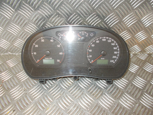 VW Polo 9N Speedometer - Instrument Med OEM Nr. 6Q0920823 Fra VW Ophugger