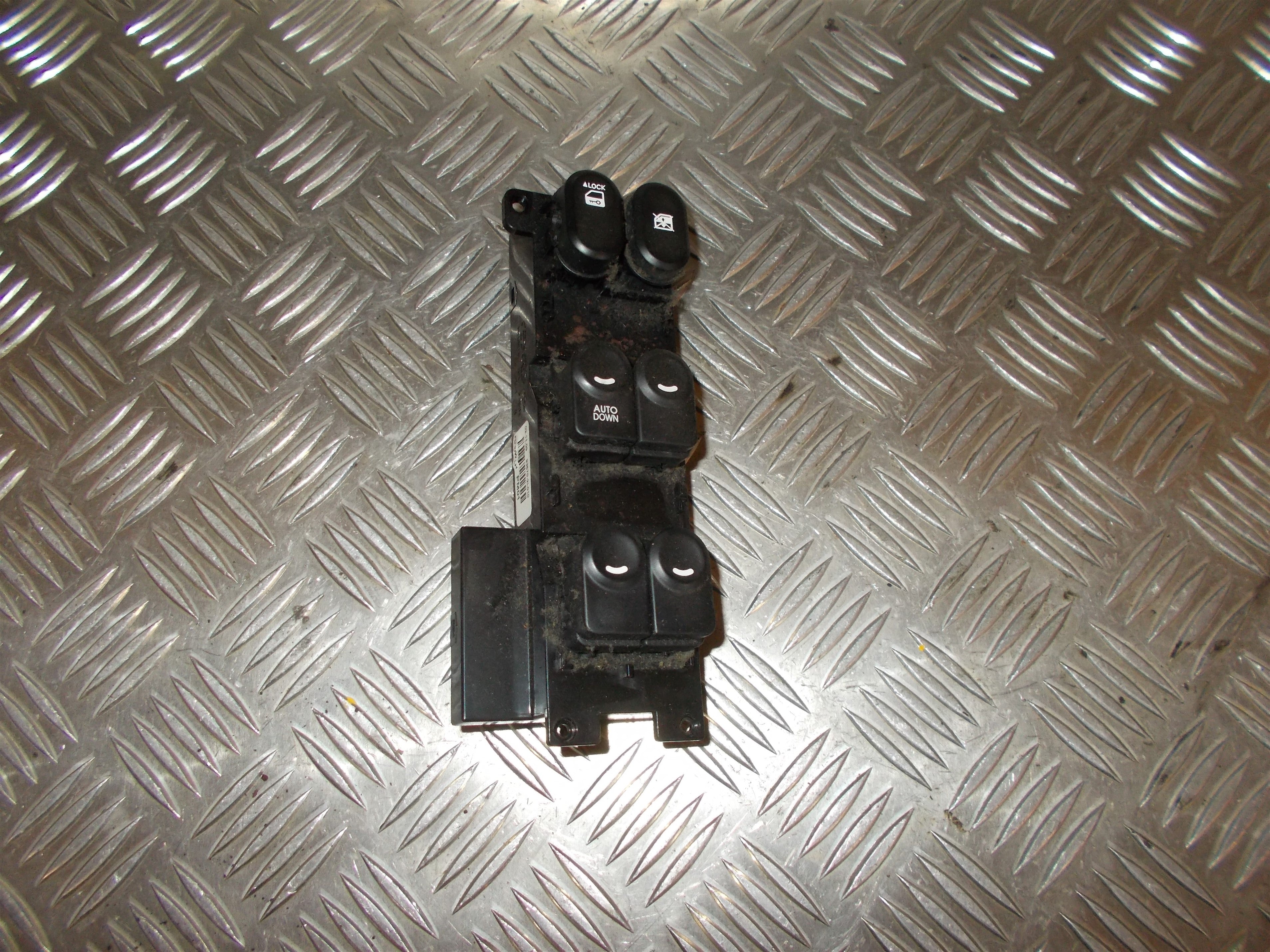 Hyundai I30 Tm Kontakt Rudehejs Med OEM Nr. 935702L010 Fra Hyundai Ophugger