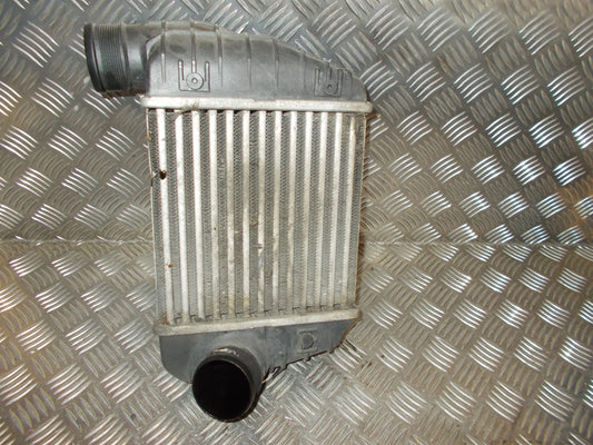 Audi A6 Køler Intercooler Med OEM Nr. 4F0145805J Fra Audi Ophugger