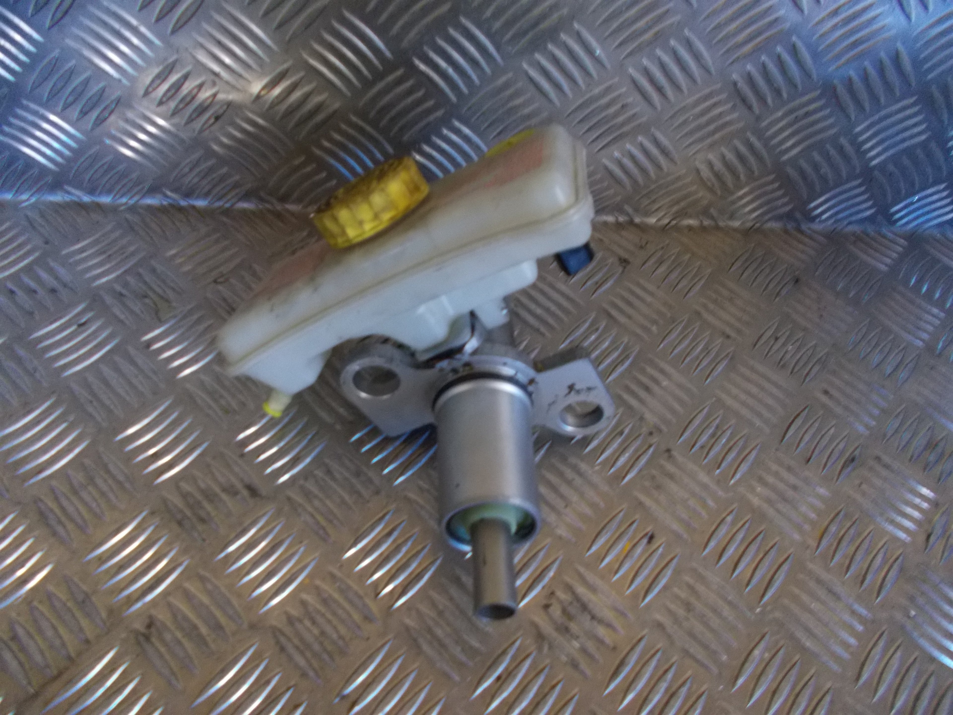 Audi A6 Bremsehovedcylinder Med OEM Nr. 8E0611301G Fra Audi Ophugger