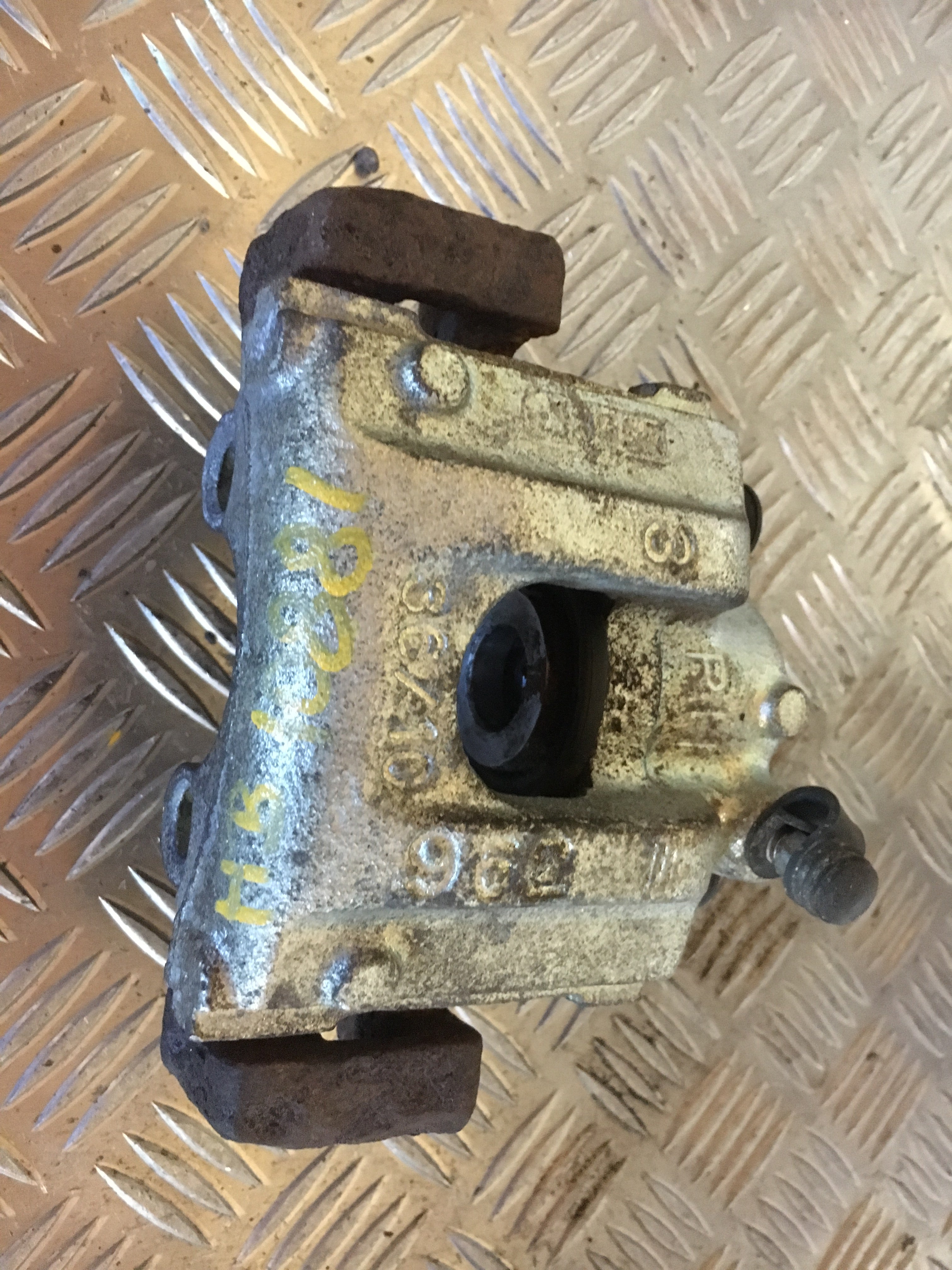 BMW 3-Serie E36 Bremsekaliber Vb Med OEM Nr. Ophugger Fra BMW Ophugger