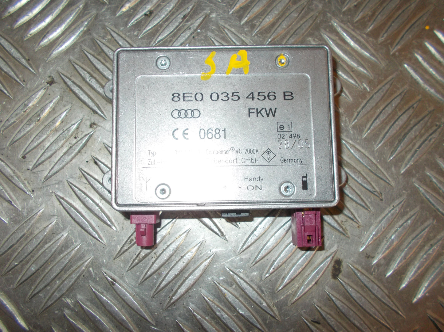 Audi A6 Antenneforstærker Med OEM Nr. 8E0035456B Fra Audi Ophugger