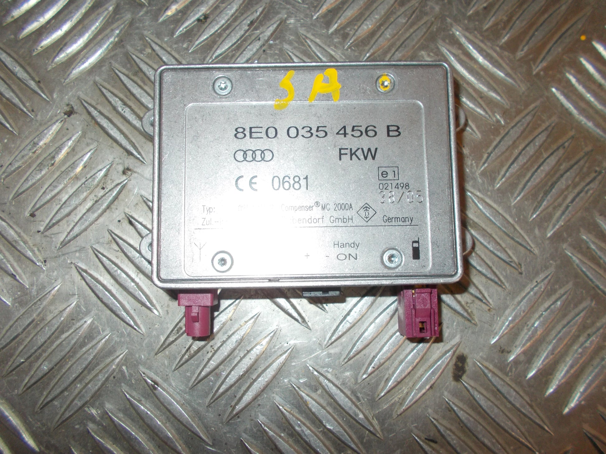 Audi A6 Antenneforstærker Med OEM Nr. 8E0035456B Fra Audi Ophugger