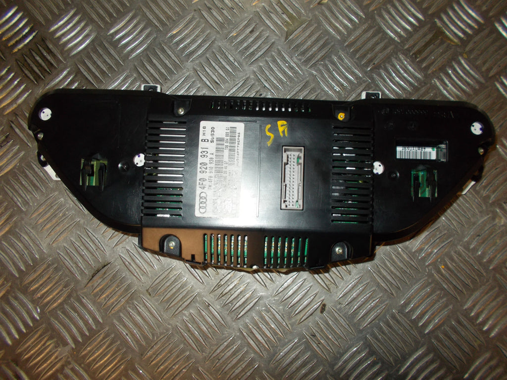 Audi A6 Speedometer - Instrument Med OEM Nr. 4F0920934G Fra Audi Ophugger