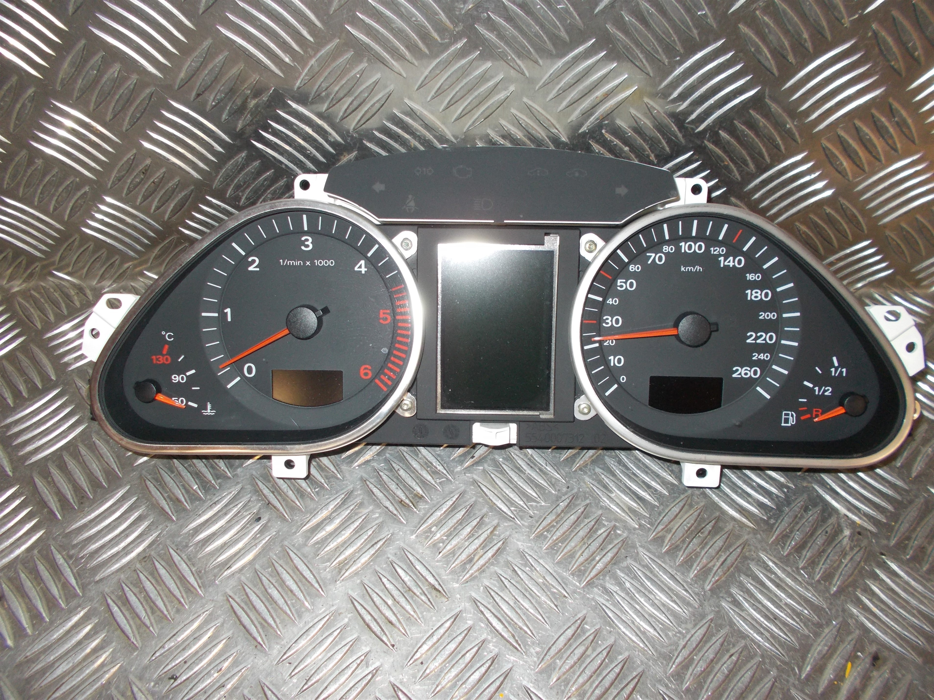 Audi A6 Speedometer - Instrument Med OEM Nr. 4F0920934G Fra Audi Ophugger