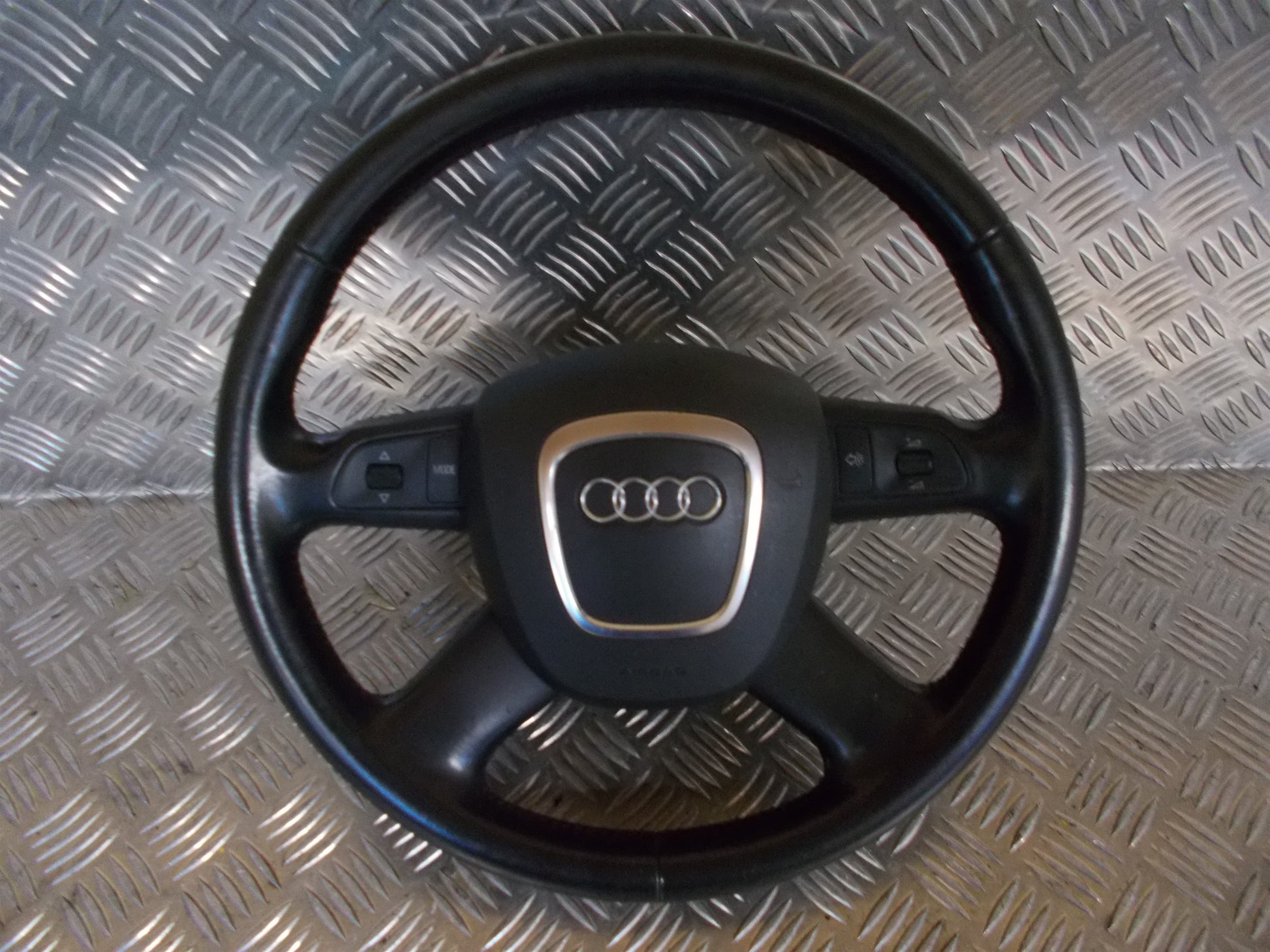 Audi A6 4F Rat Med OEM Nr. 4F0419091DB Fra Audi Ophugger