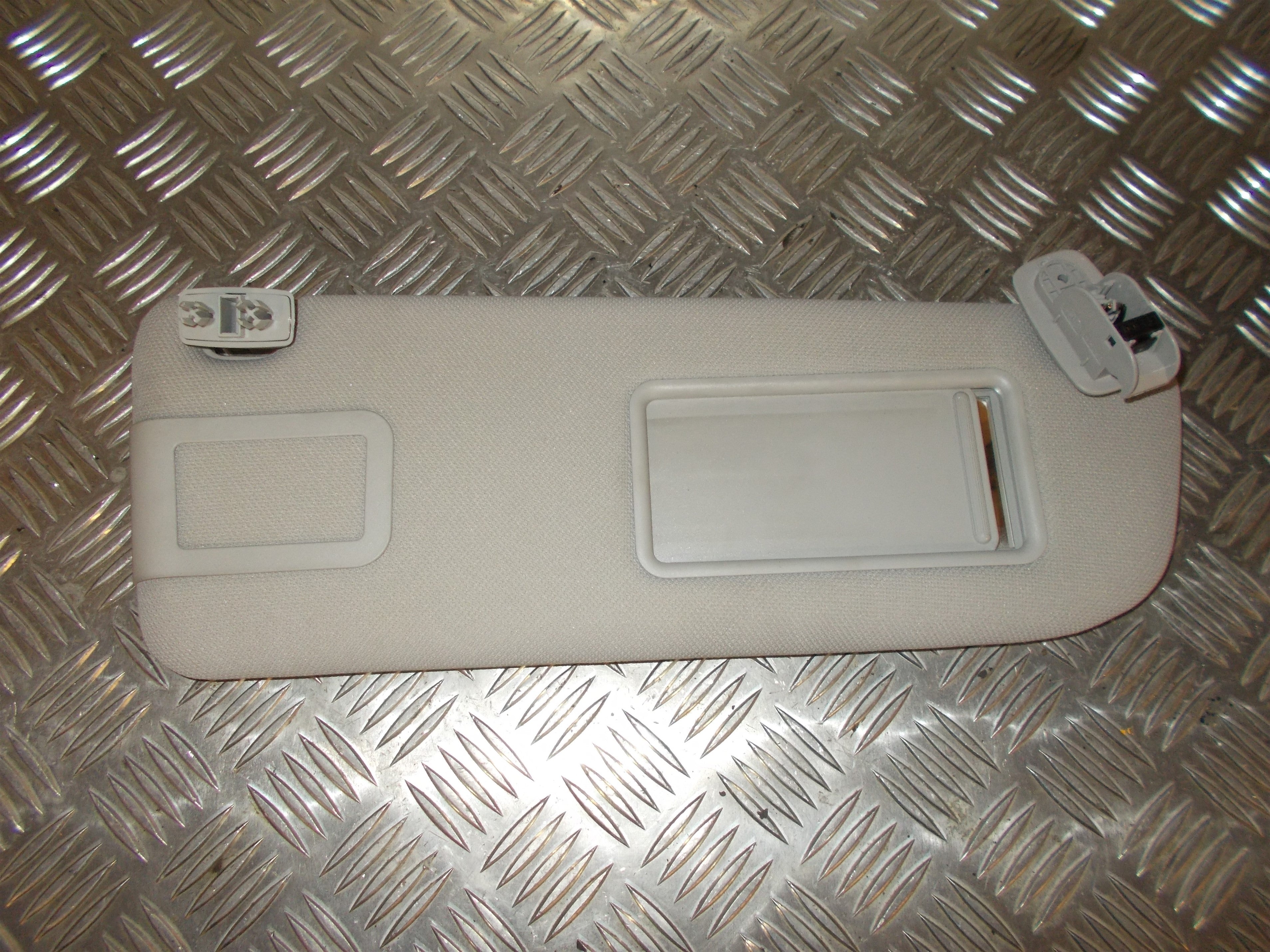 Audi A6 Solskærm Med OEM Nr. 4F0857552P Fra Audi Ophugger