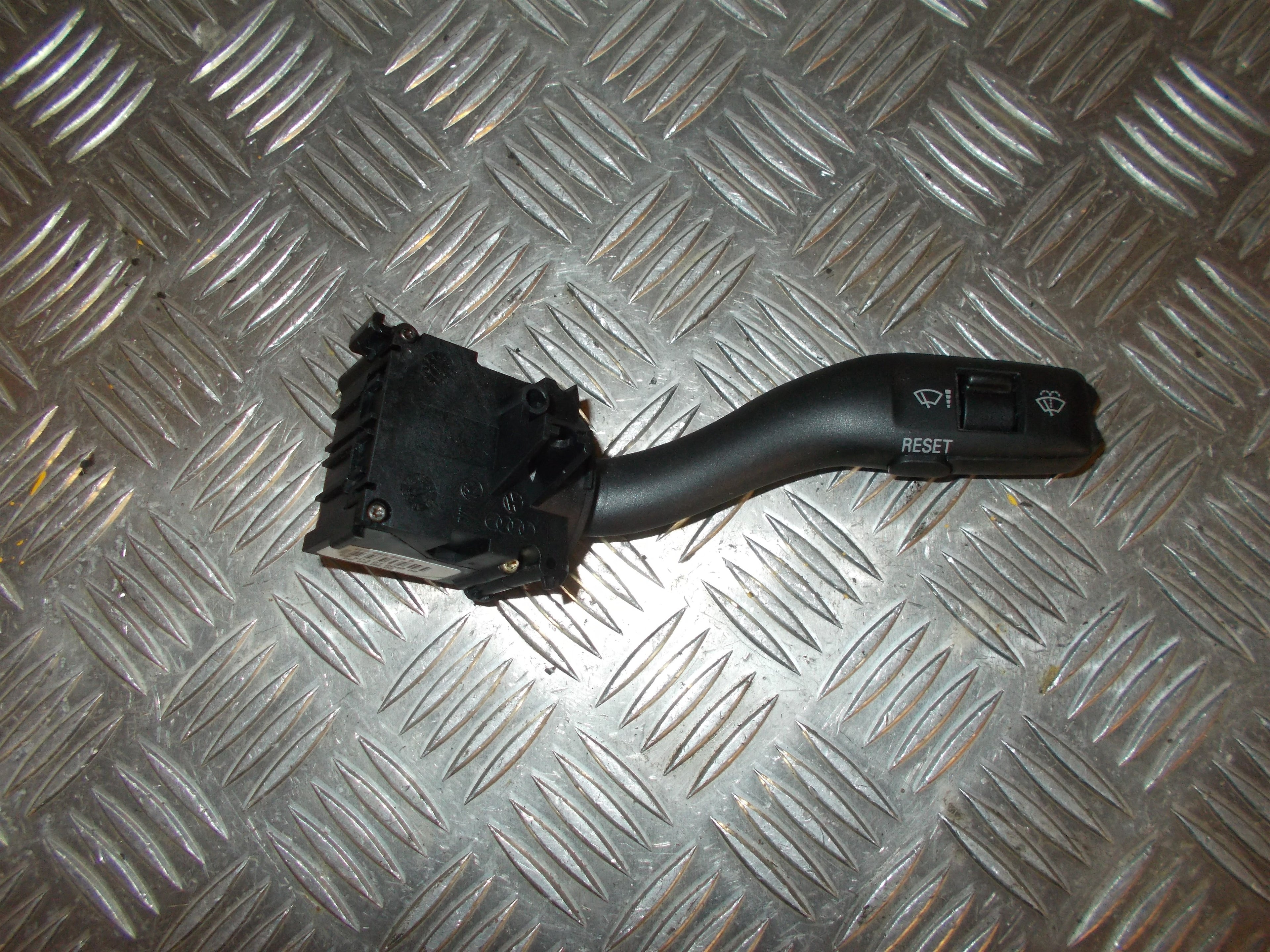 Audi A6 Kontakt Visker Med OEM Nr. 4E0953503B Fra Audi Ophugger