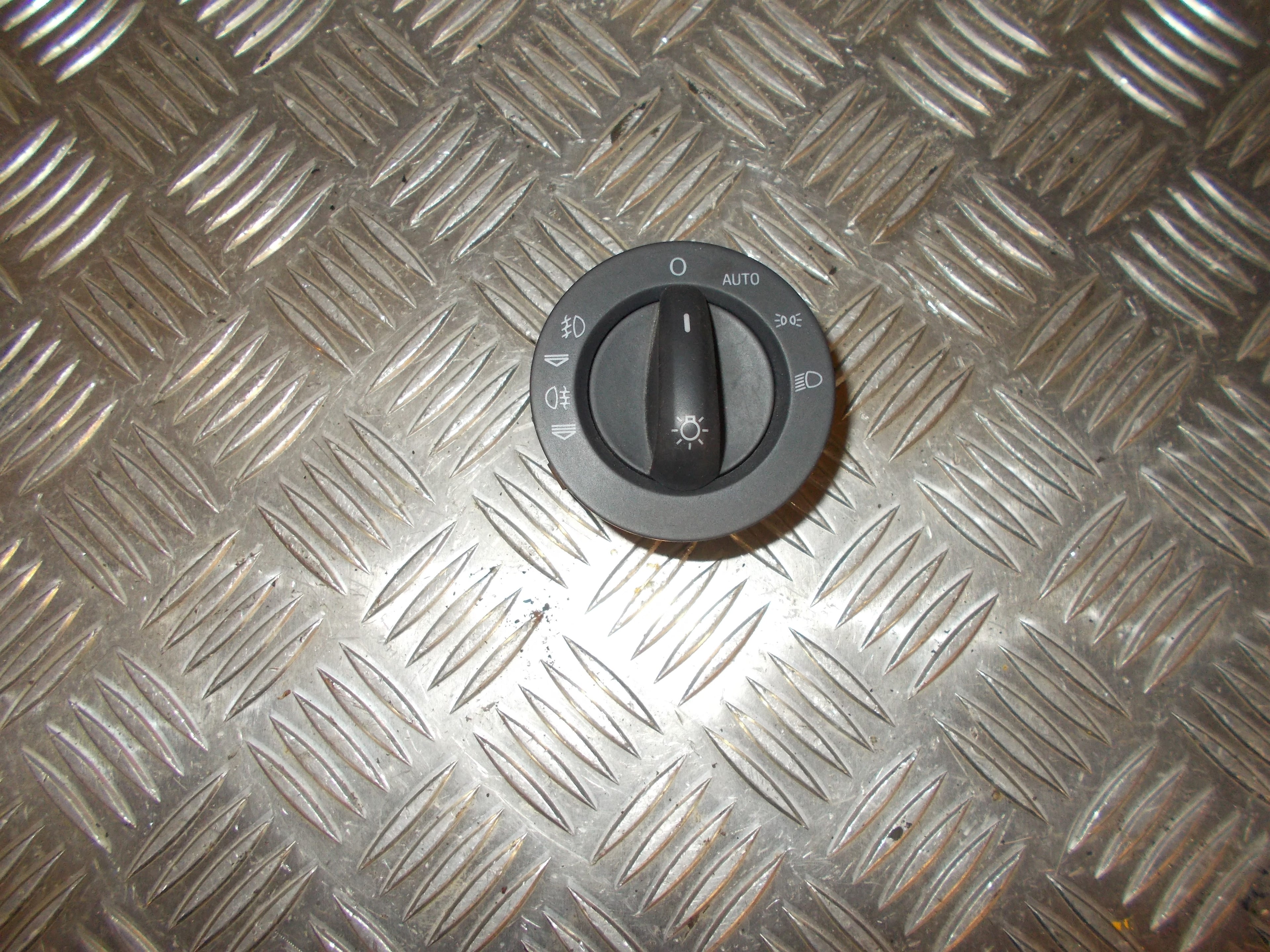 Audi A6 Kontakt Lys Med OEM Nr. 4F1941531D Fra Audi Ophugger