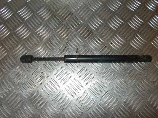 Audi A6 Bagklapsdæmper Med OEM Nr. 4F5827552 Fra Audi Ophugger