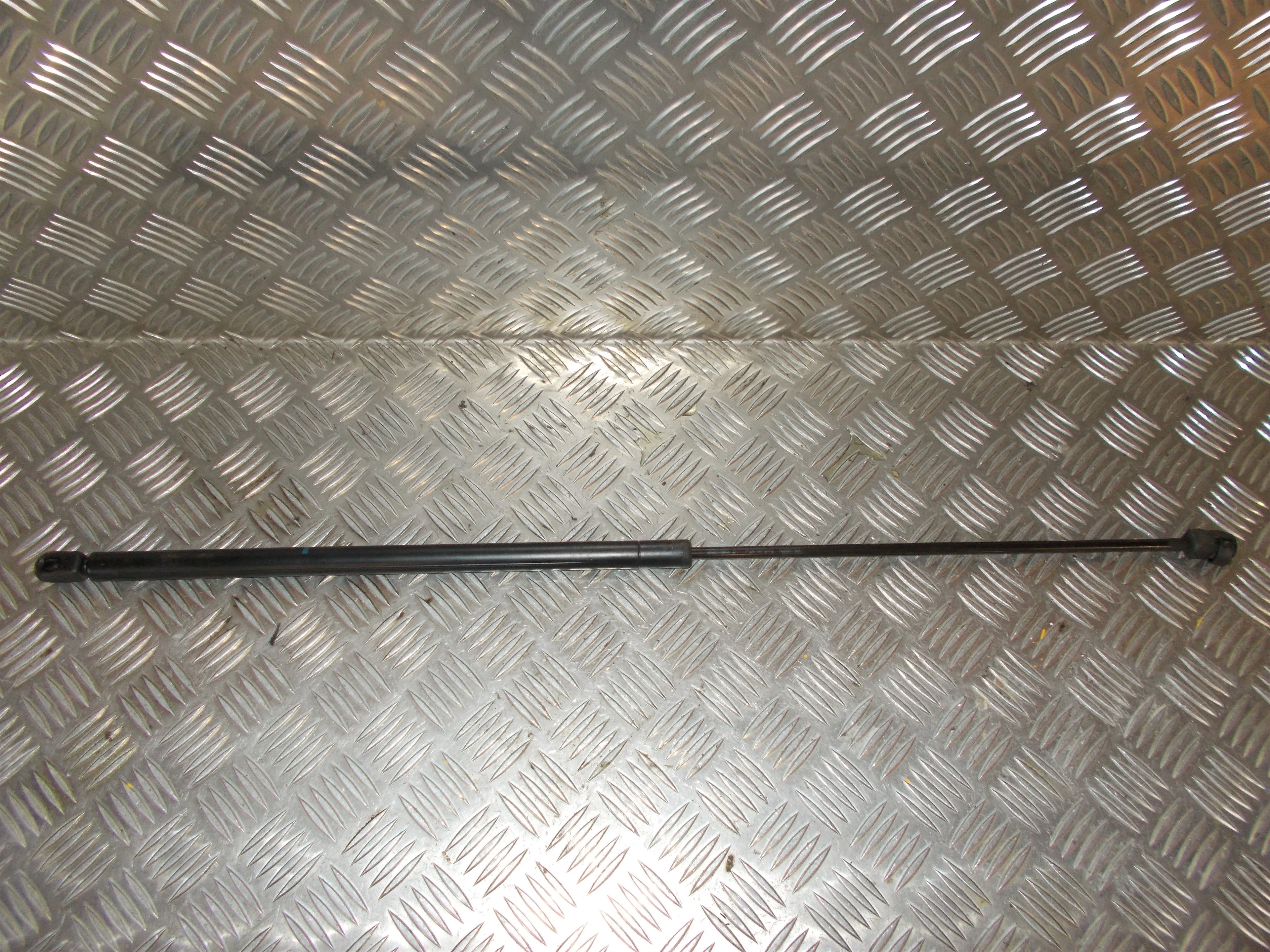 Audi A6 Fronthjelmsdæmper Med OEM Nr. 4F0823359A Fra Audi Ophugger
