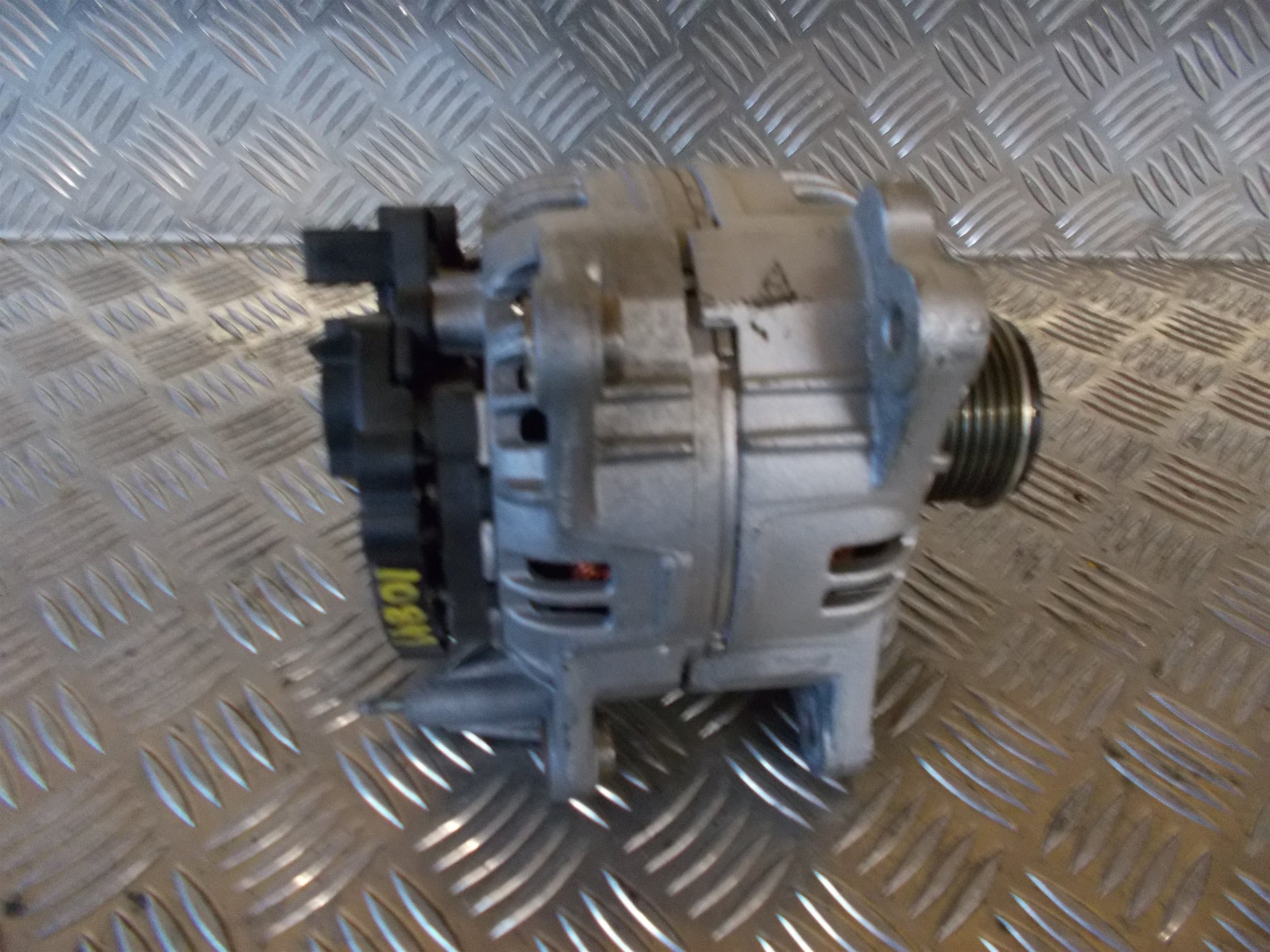 Audi A3 8L Generator Med OEM Nr. 0986041860 Fra Audi Ophugger