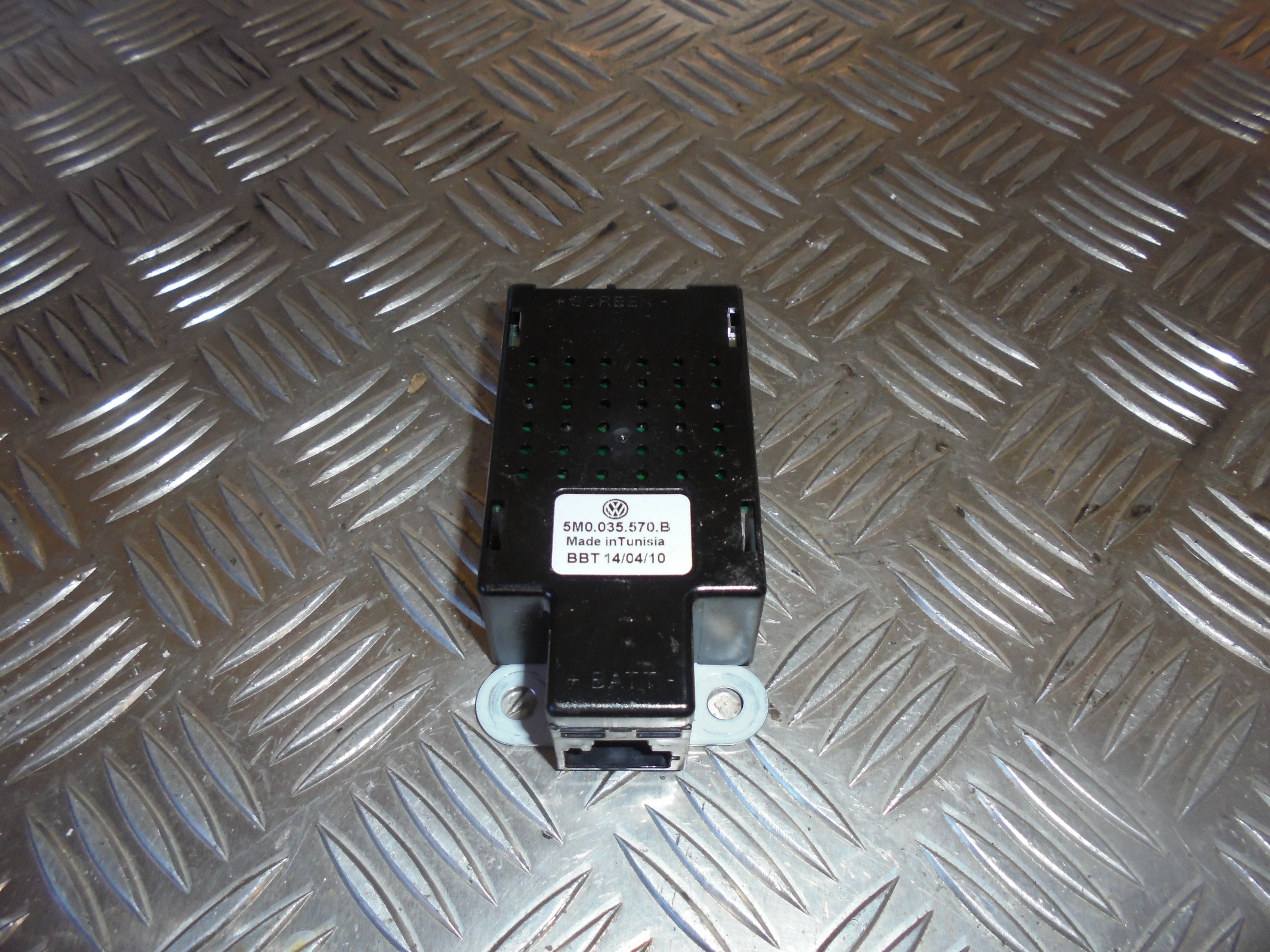 VW Golf 6 1K Antenneforstærker Med OEM Nr. 5M0035570B Fra VW Ophugger
