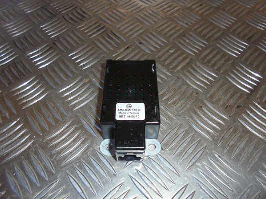 VW Golf 6 1K Antenneforstærker Med OEM Nr. 5M0035570B Fra VW Ophugger