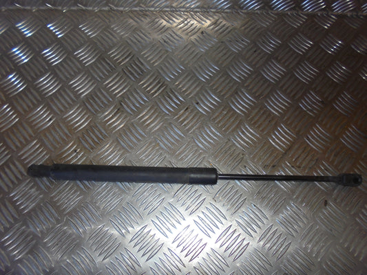 VW Golf 6 1K Bagklapsdæmper Med OEM Nr. 5K6827550D Fra VW Ophugger