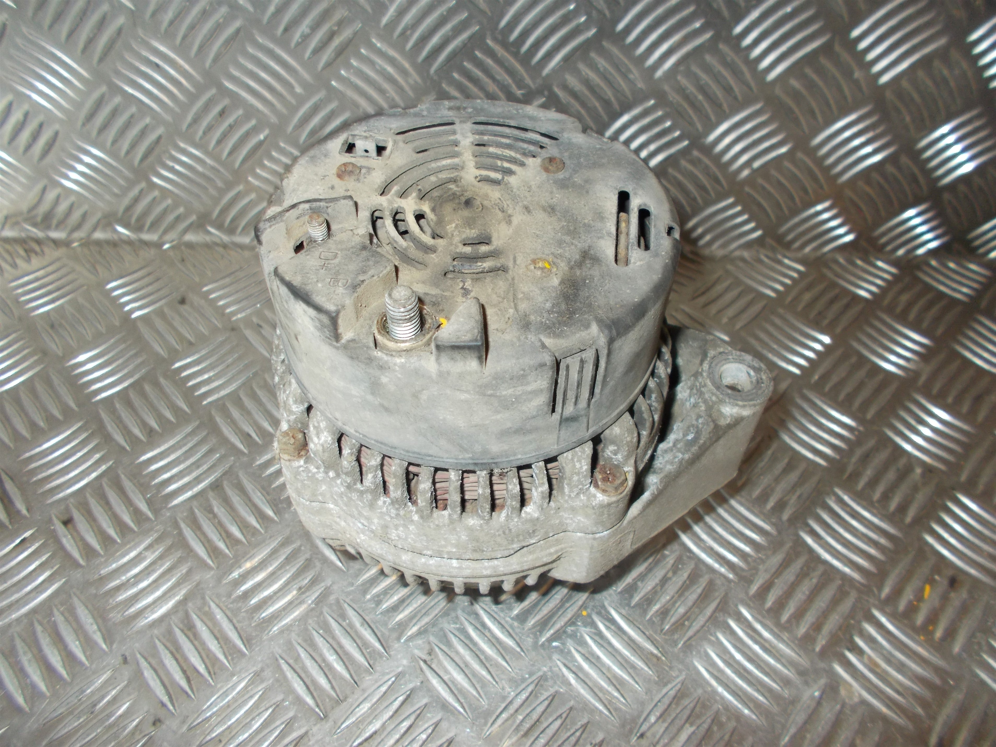 Mercedes Vito W638 Generator Med OEM Nr. 0986039756 Fra Mercedes Ophugger