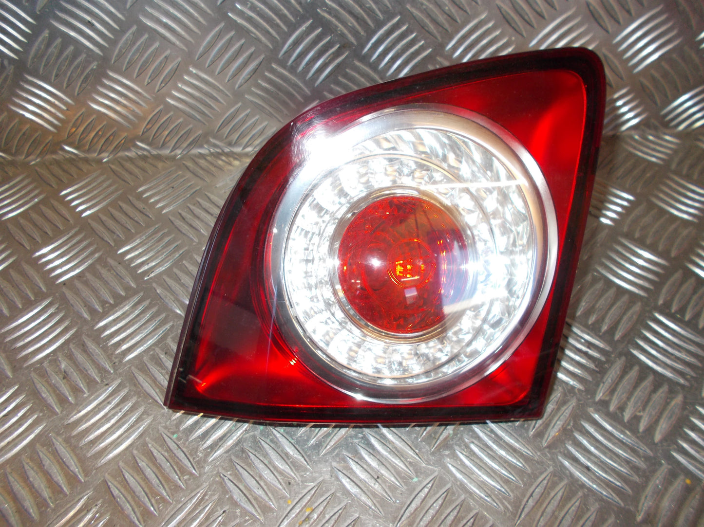 VW Golf 5 1K Baglygte Med OEM Nr. 5M0945093H Fra VW Ophugger