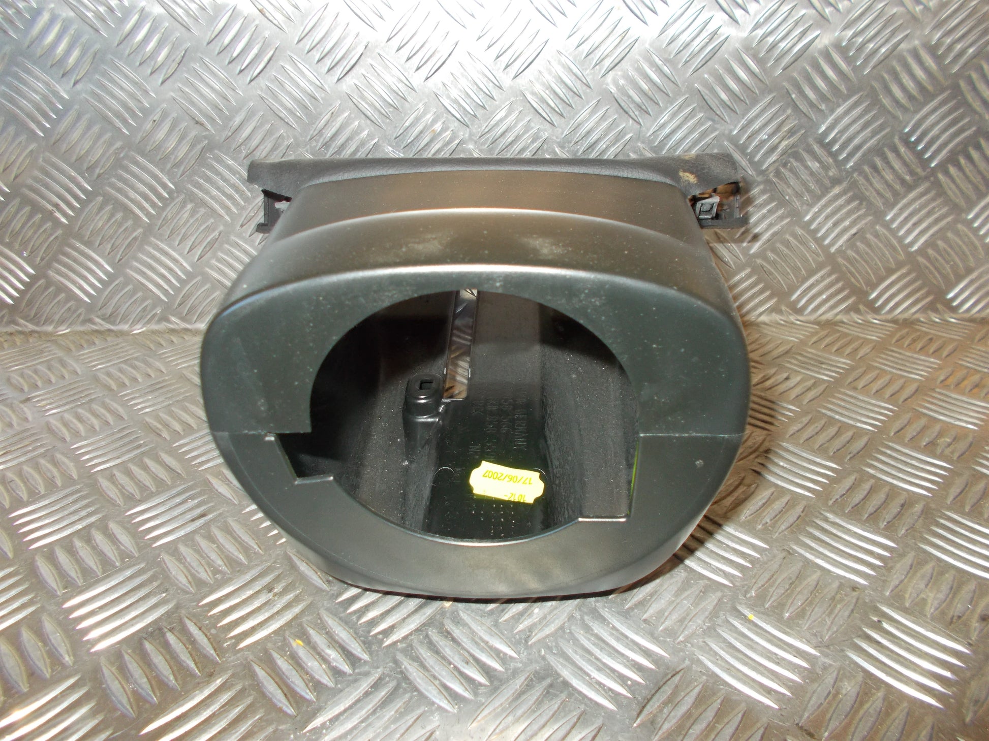 VW Golf 5 1K Ratafdækning Med OEM Nr. 1K0858566 Fra VW Ophugger