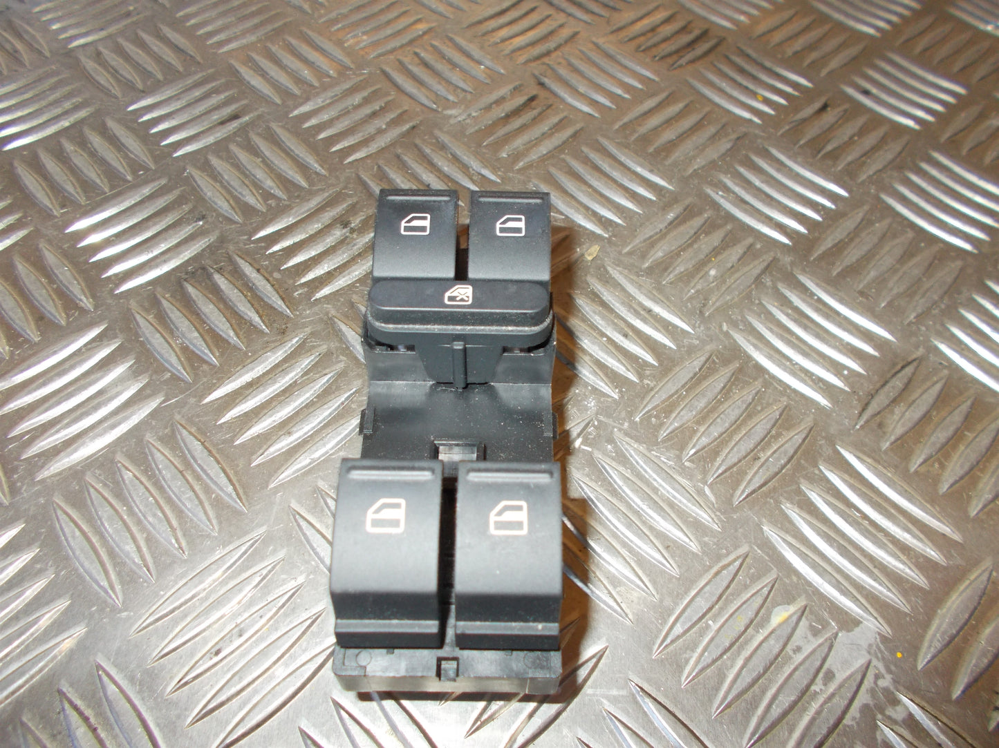 VW Golf 5 1K Kontakt Rudehejs Med OEM Nr. 1K4959857B Fra VW Ophugger