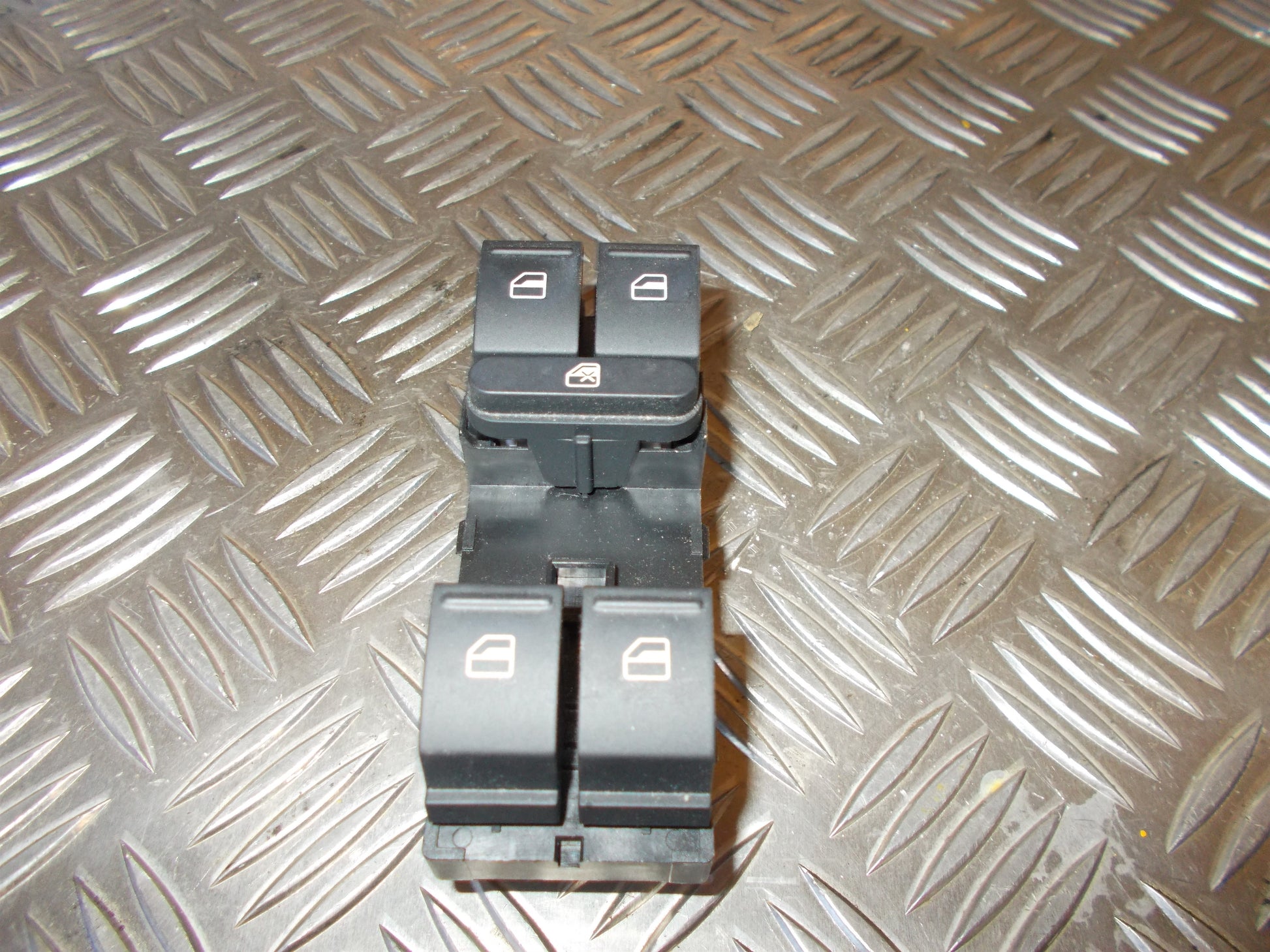 VW Golf 5 1K Kontakt Rudehejs Med OEM Nr. 1K4959857B Fra VW Ophugger