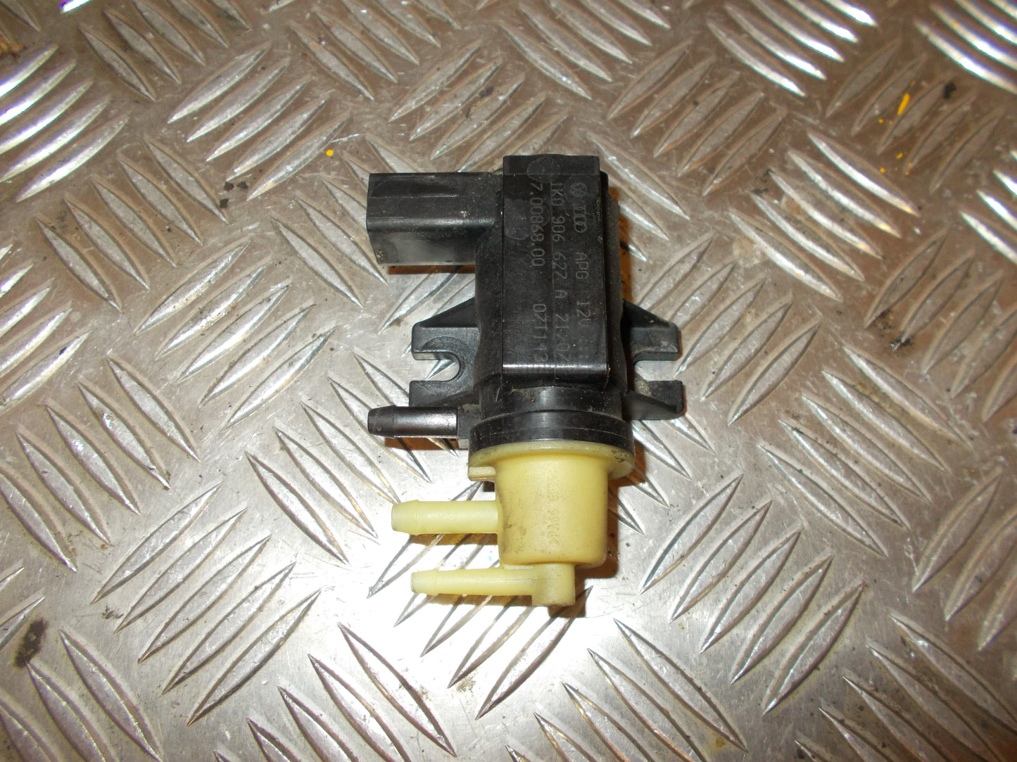 VW Golf 5 1K Turbo Ladetrykreg Med OEM Nr. 1K0906627A Fra VW Ophugger