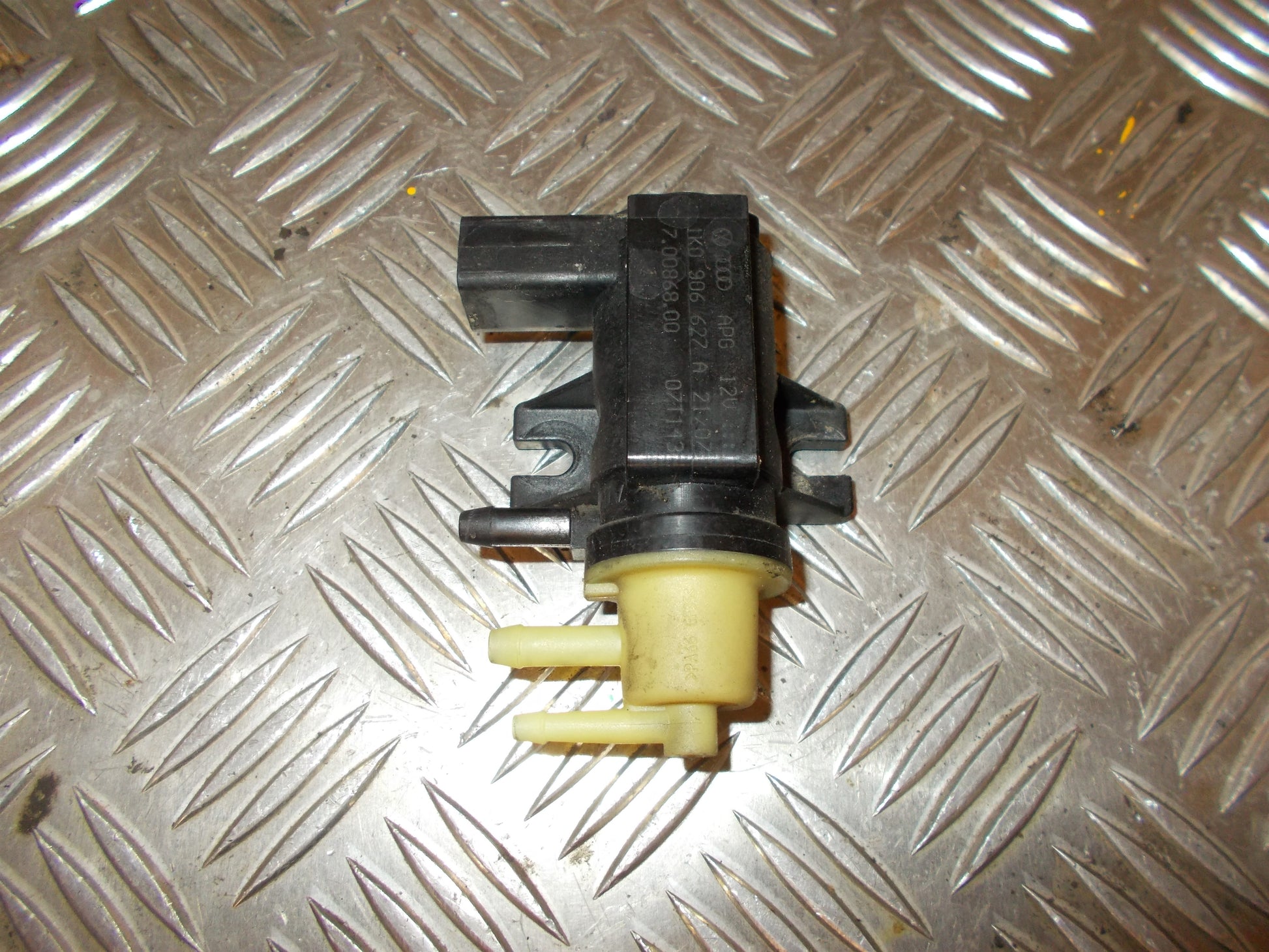 VW Golf 5 1K Turbo Ladetrykreg Med OEM Nr. 1K0906627A Fra VW Ophugger