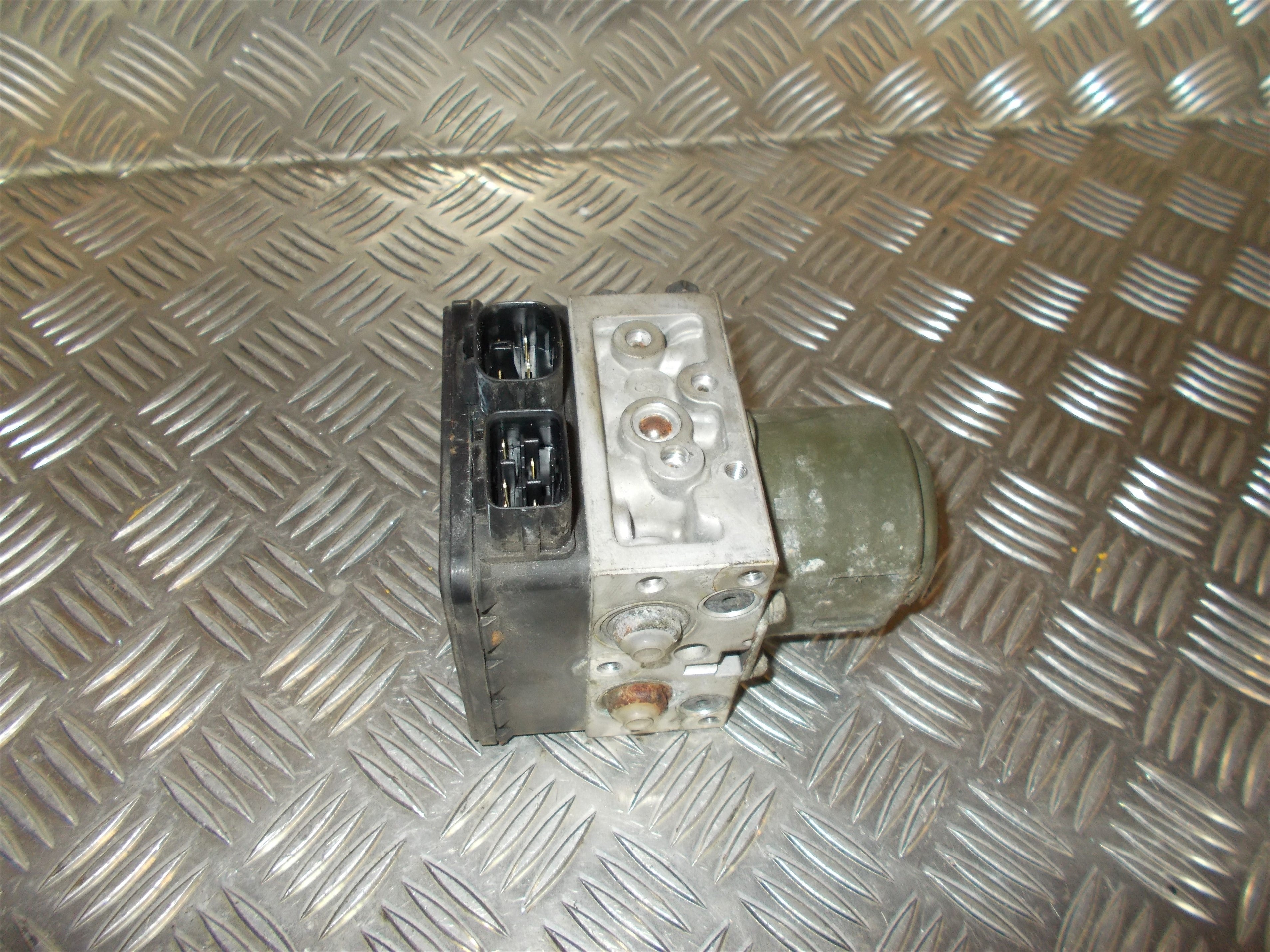 Toyota Corolla 4D/Stc E11 ABS Pumpe Med OEM Nr. 4451012260 Fra Toyota Ophugger