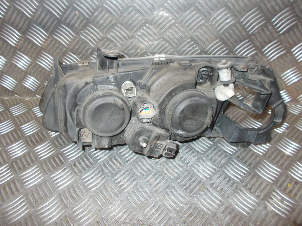 Nissan Almera N16 Forlygte Med OEM Nr. 26025BN011 Fra Nissan Ophugger