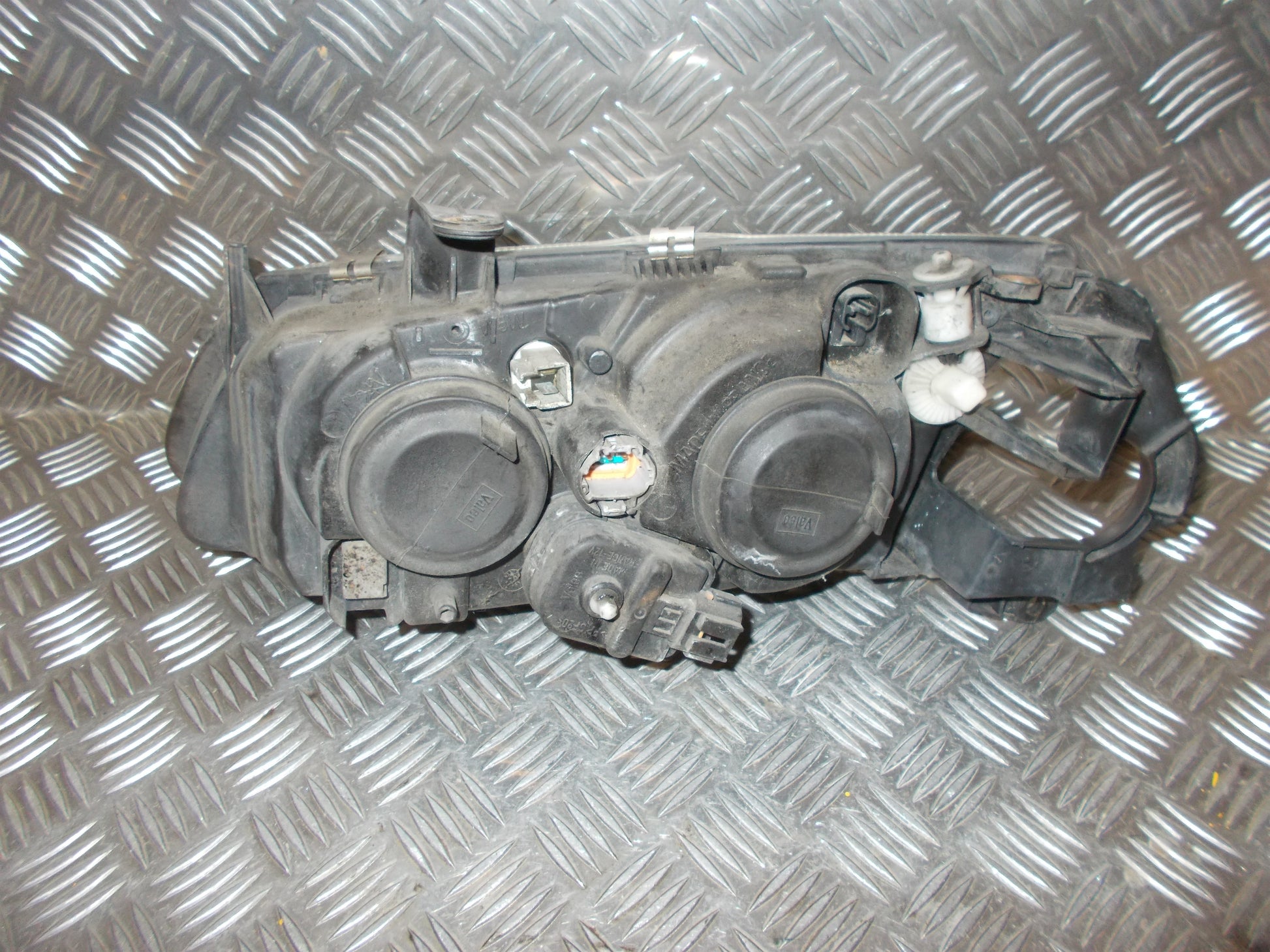 Nissan Almera N16 Forlygte Med OEM Nr. 26025BN011 Fra Nissan Ophugger