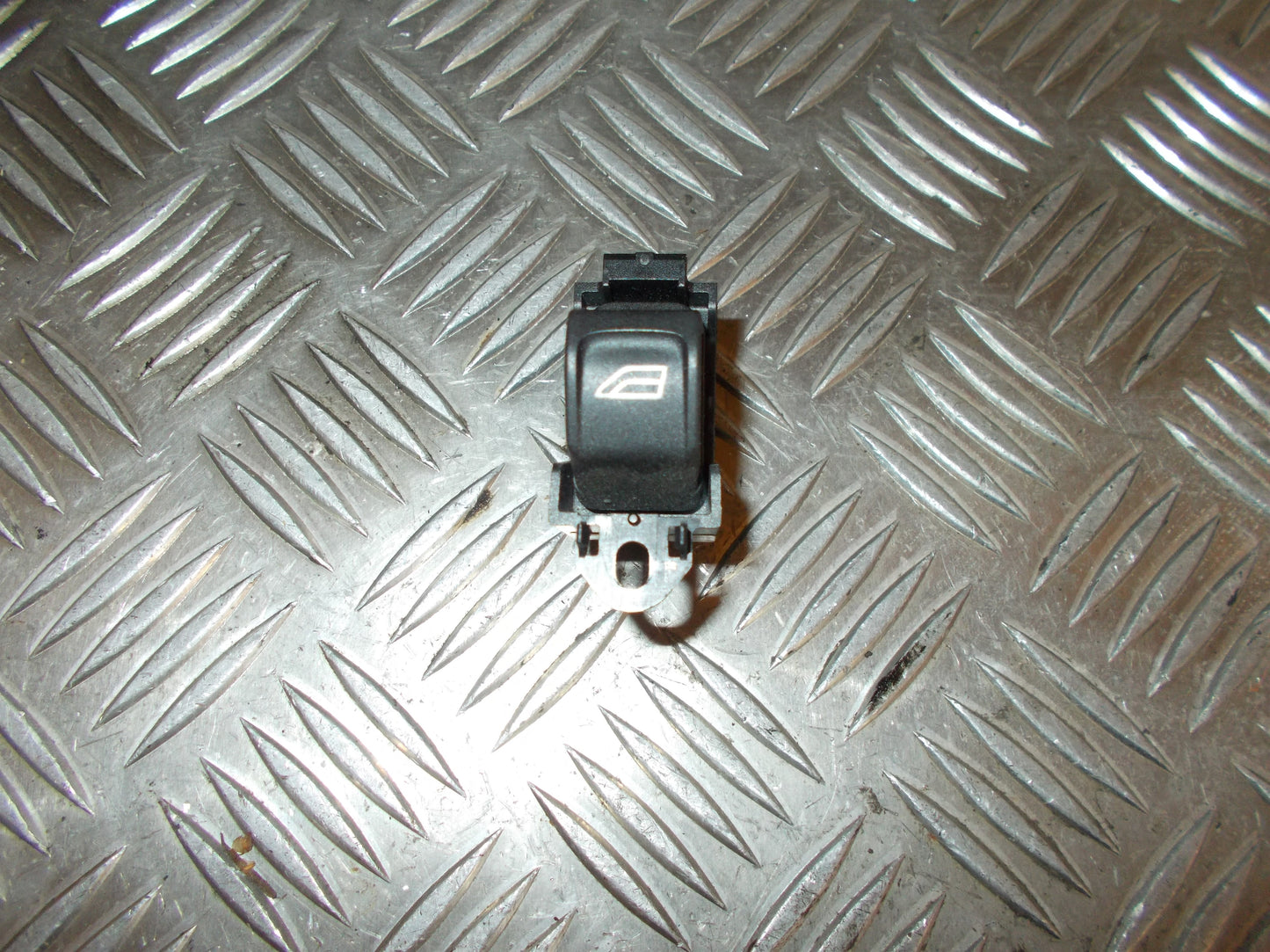 Volvo S40/V50 Kontakt Rudehejs Med OEM Nr. 30773214 Fra Volvo Ophugger