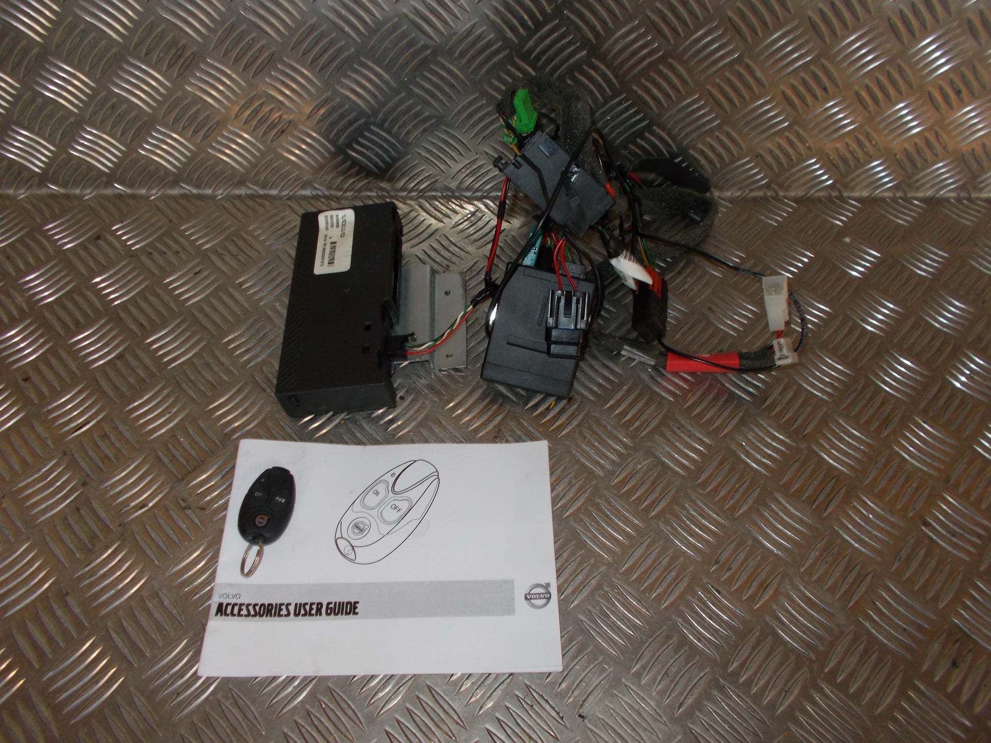 Volvo S40/V50 Fjernbetjening/Nøgle Med OEM Nr. 9499896 Fra Volvo Ophugger