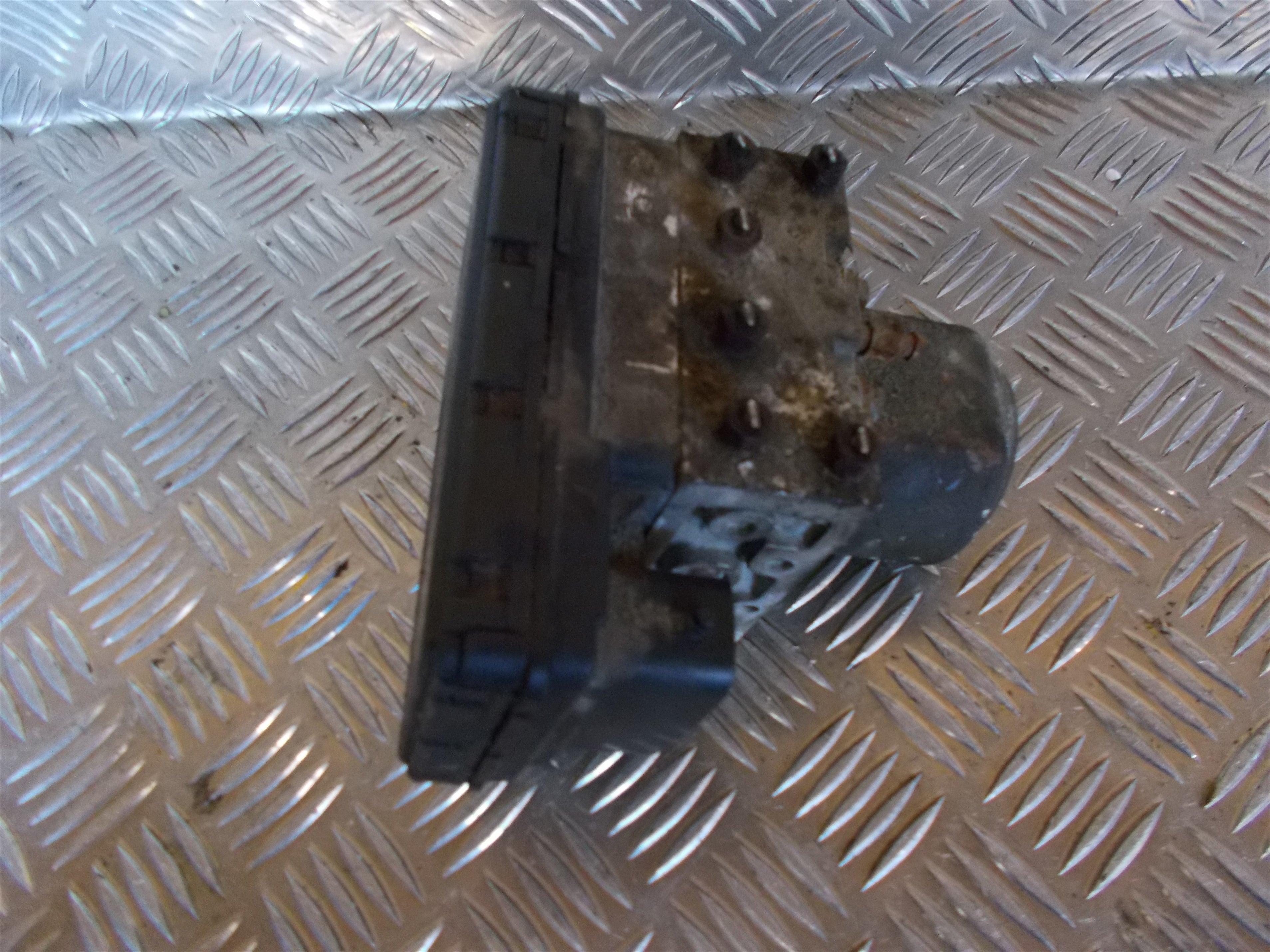 Toyota Avensis Verso ABS Pumpe Med OEM Nr. 8954144051 Fra Toyota Ophugger