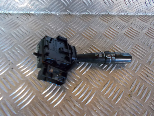 Toyota Avensis Verso Kontakt Blink Med OEM Nr. 173675 Fra Toyota Ophugger