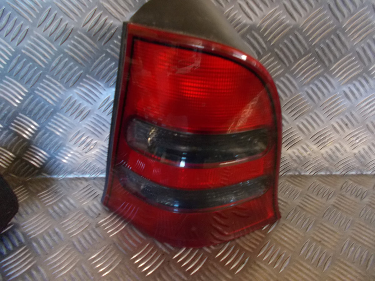Mercedes A W168 Baglygte Med OEM Nr. 1688202964L Fra Mercedes Ophugger