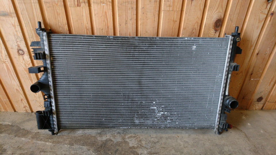 Opel Insignia A Køler Med OEM Nr. 1300291 Fra Opel Ophugger