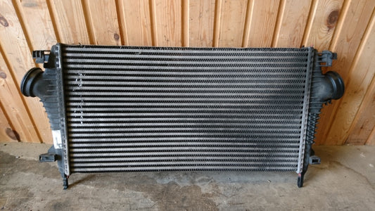 Opel Insignia A Køler Intercooler Med OEM Nr. 13241751 Fra Opel Ophugger