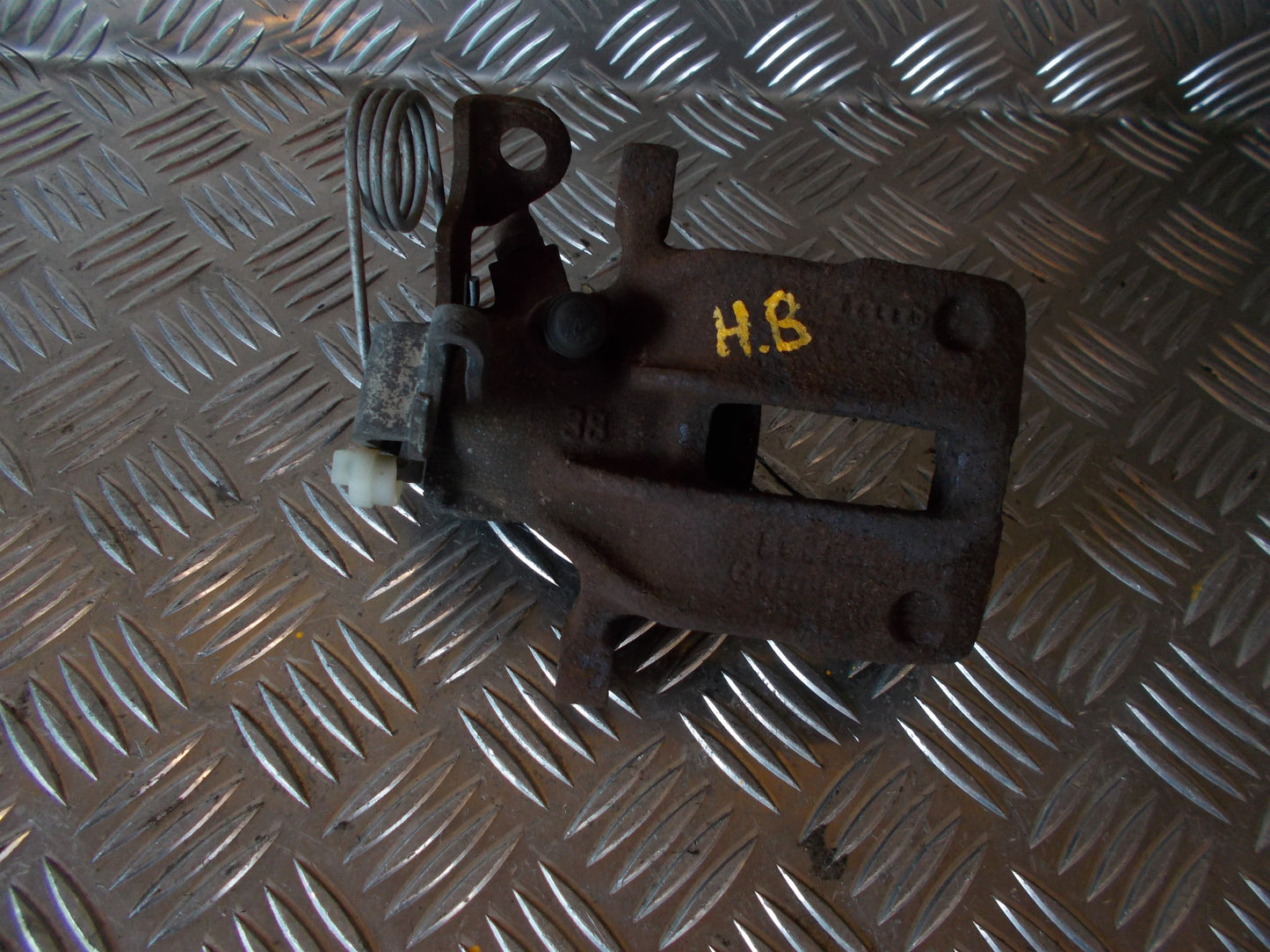 Audi A4 8D Bremsekaliber HB Med OEM Nr. Ophugger Fra Audi Ophugger