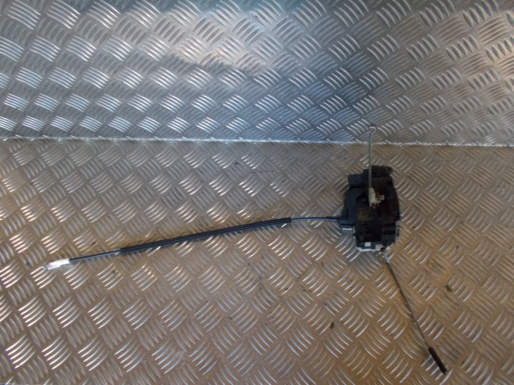 Opel Insignia A Dørlås Med OEM Nr. 13503781 Fra Opel Ophugger