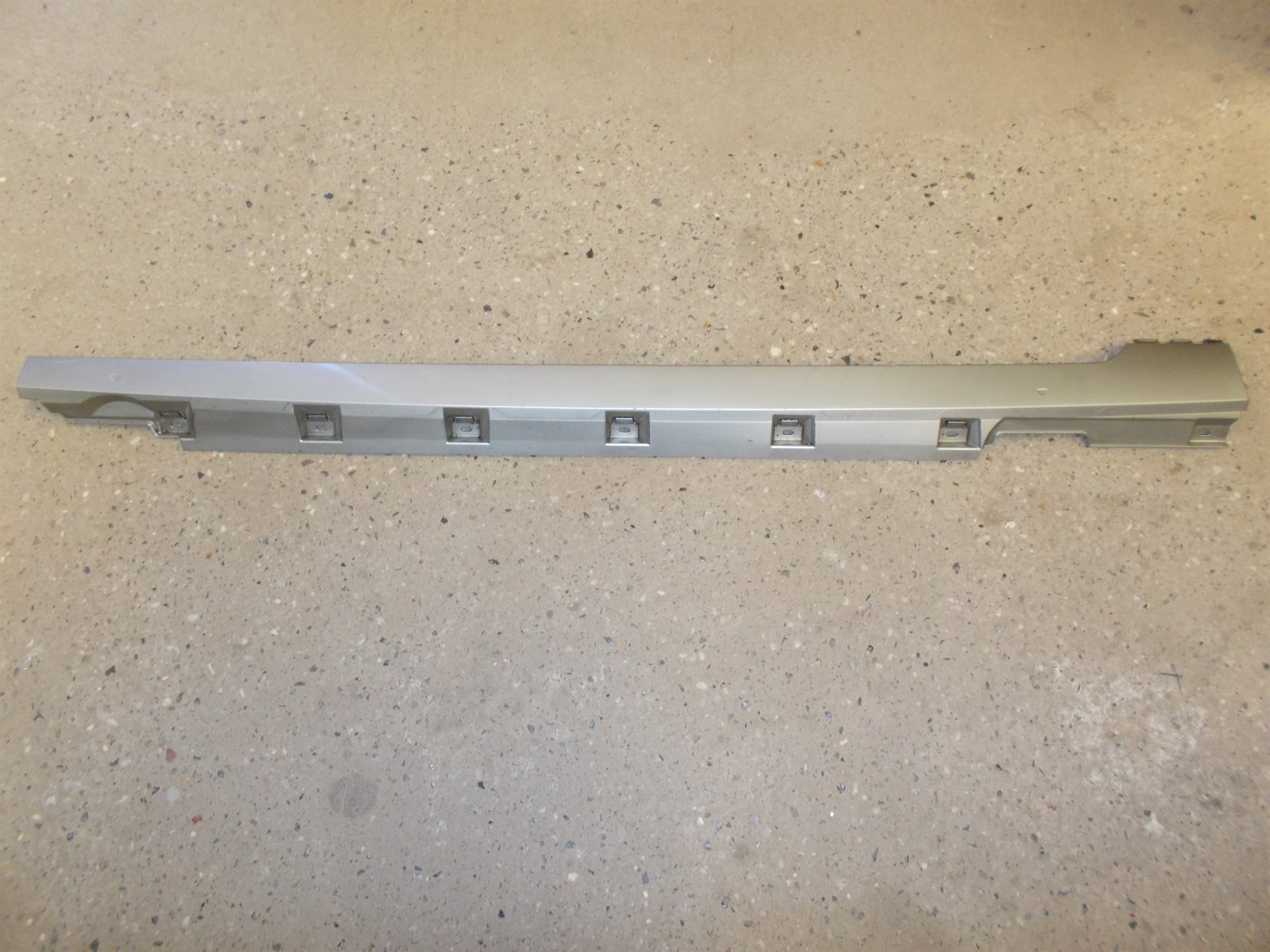 VW Passat 3G Sideskørt Med OEM Nr. 3G0853858 Fra VW Ophugger