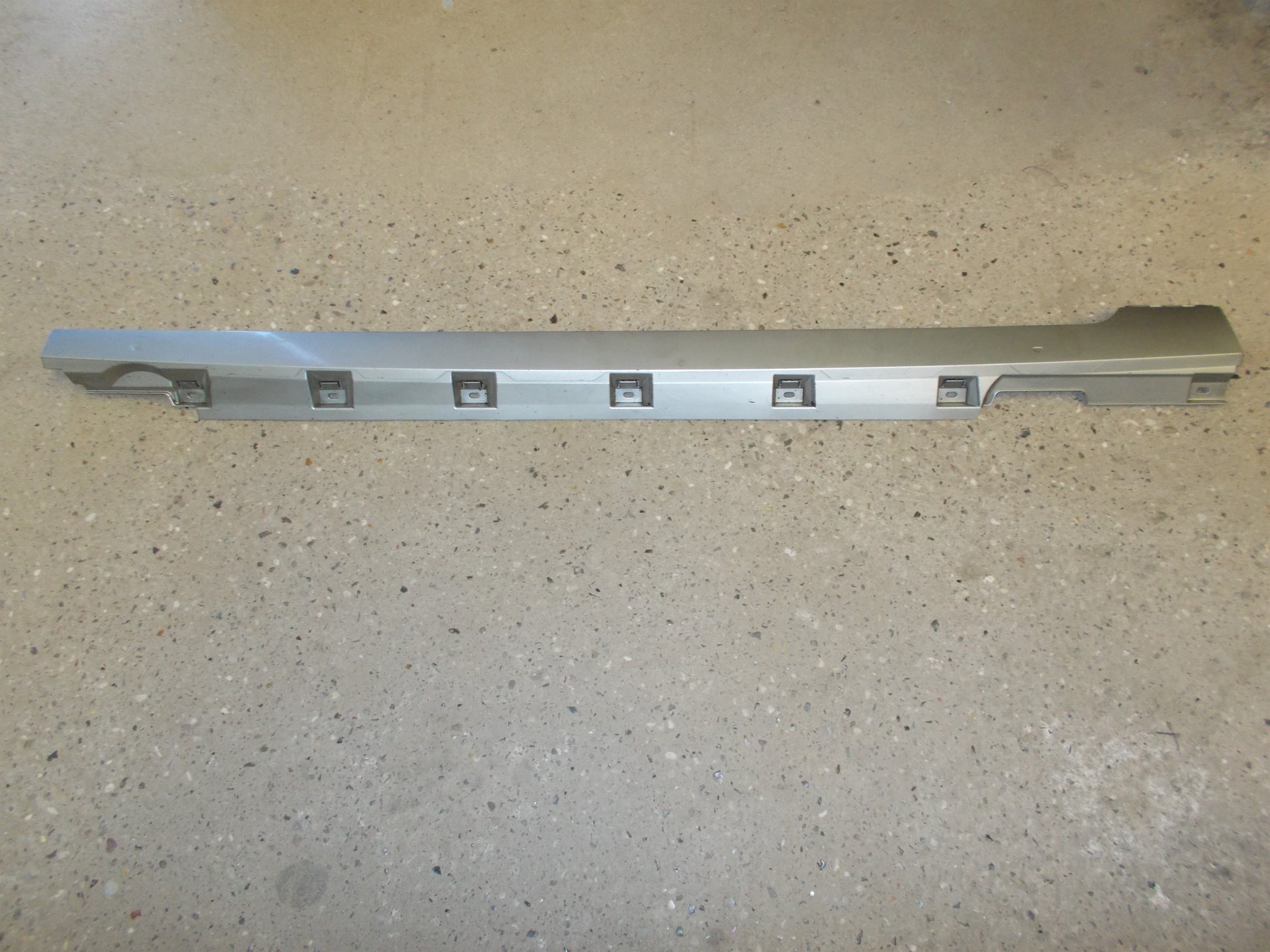 VW Passat 3G Sideskørt Med OEM Nr. 3G0853857 Fra VW Ophugger
