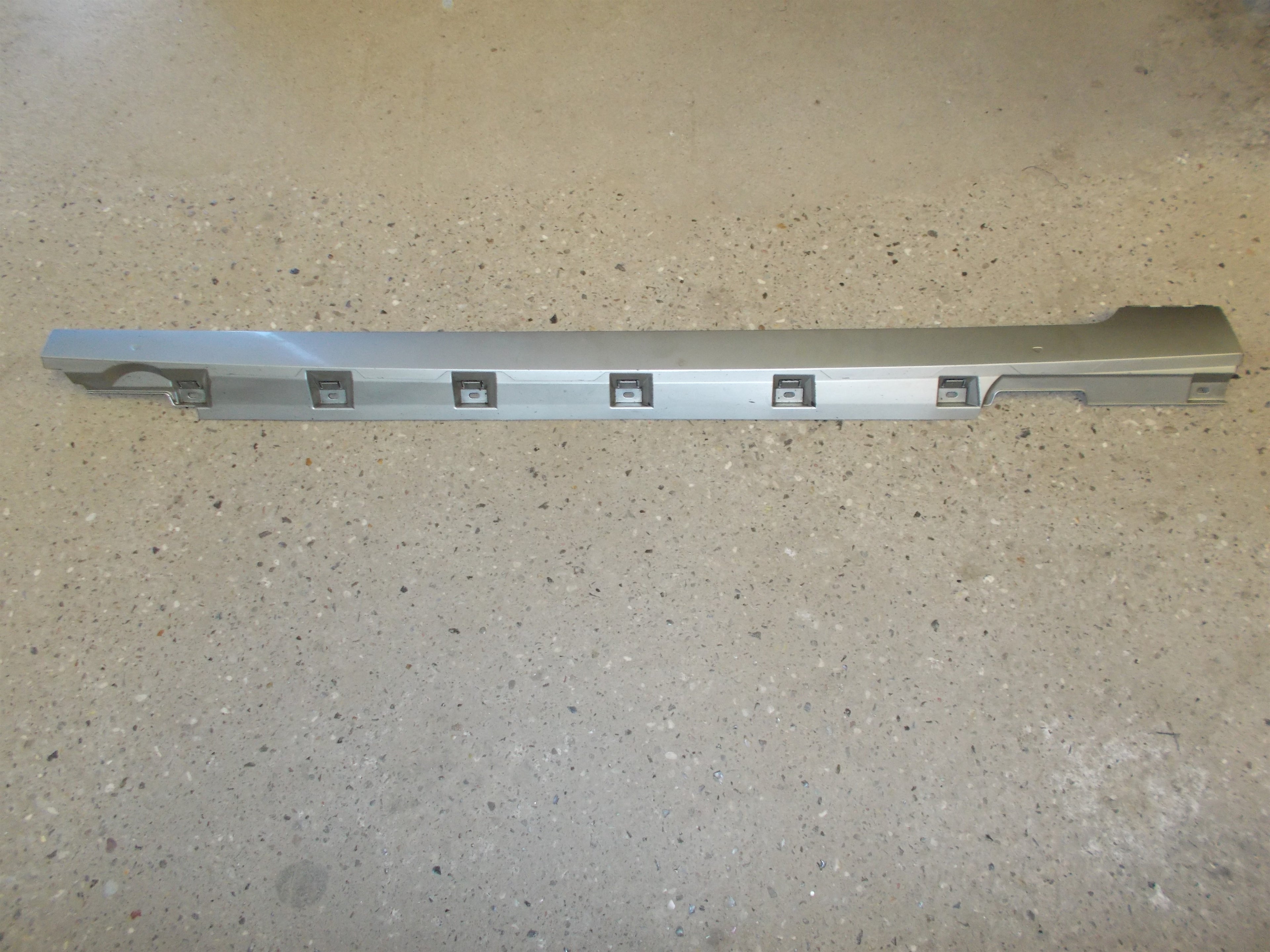 VW Passat 3G Sideskørt Med OEM Nr. 3G0853857 Fra VW Ophugger